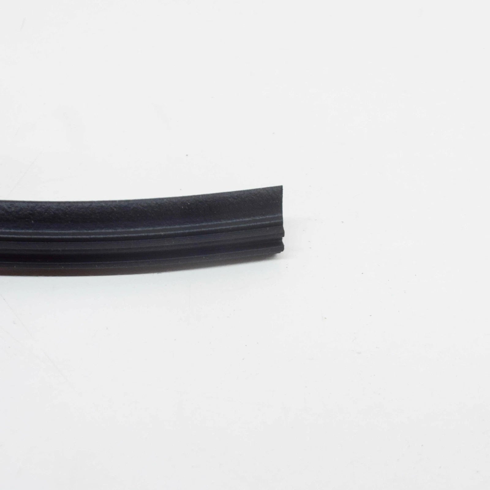 NEW AUDI A3 8P FRONT WINDSIELD UPPER MOLDING 8P0845522
