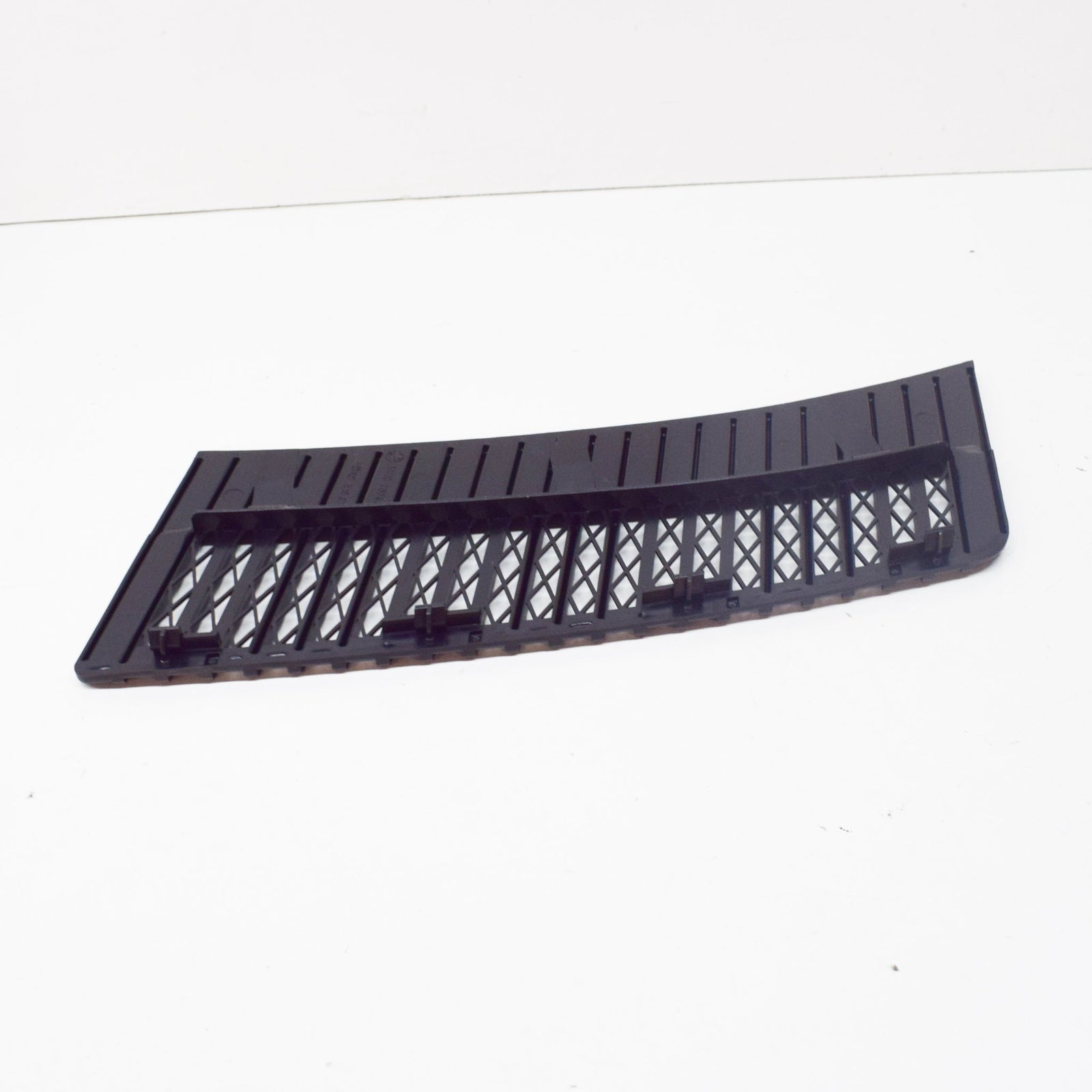 new bmw e28 sedan hood grille vent grille right 1874518 51131874518 original
