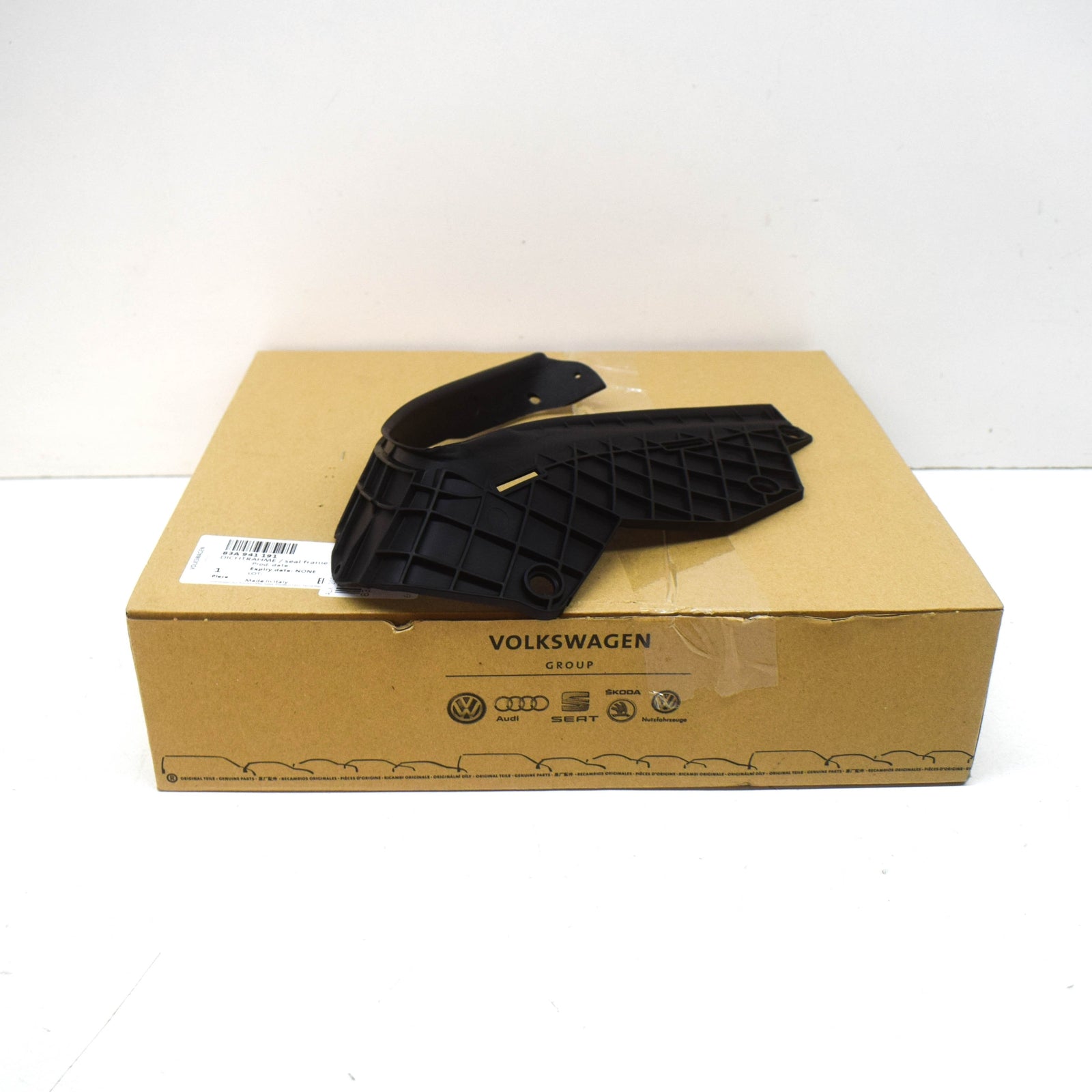 NEW AUDI Q3 F3 FRONT LEFT HEADLIGHT SEALING 83A941191 ORIGINAL