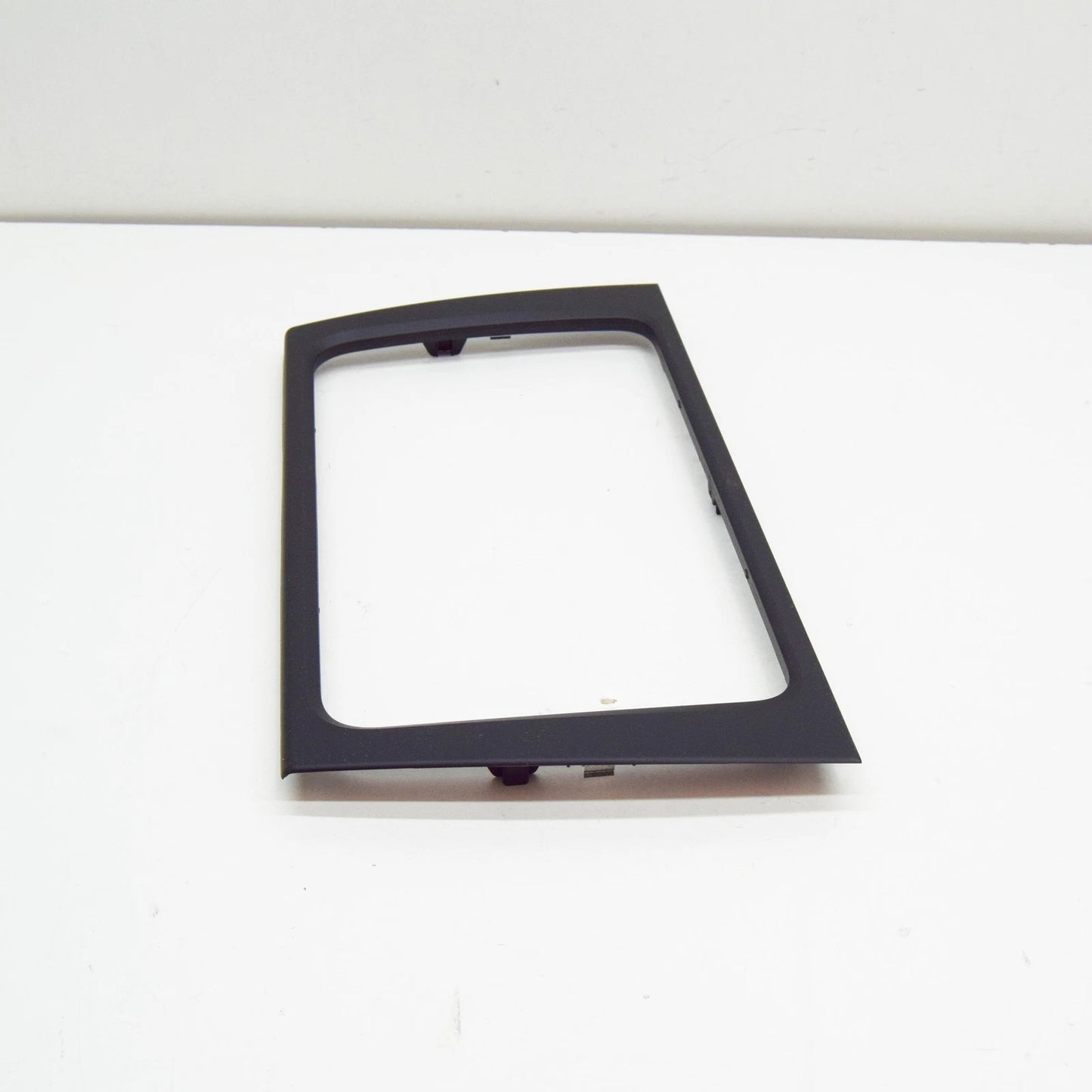 NEW VW GOLF MK6 DASHBOARD CENTER RADIO APERTURE TRIM 5K0858061F1QB ORIGINAL