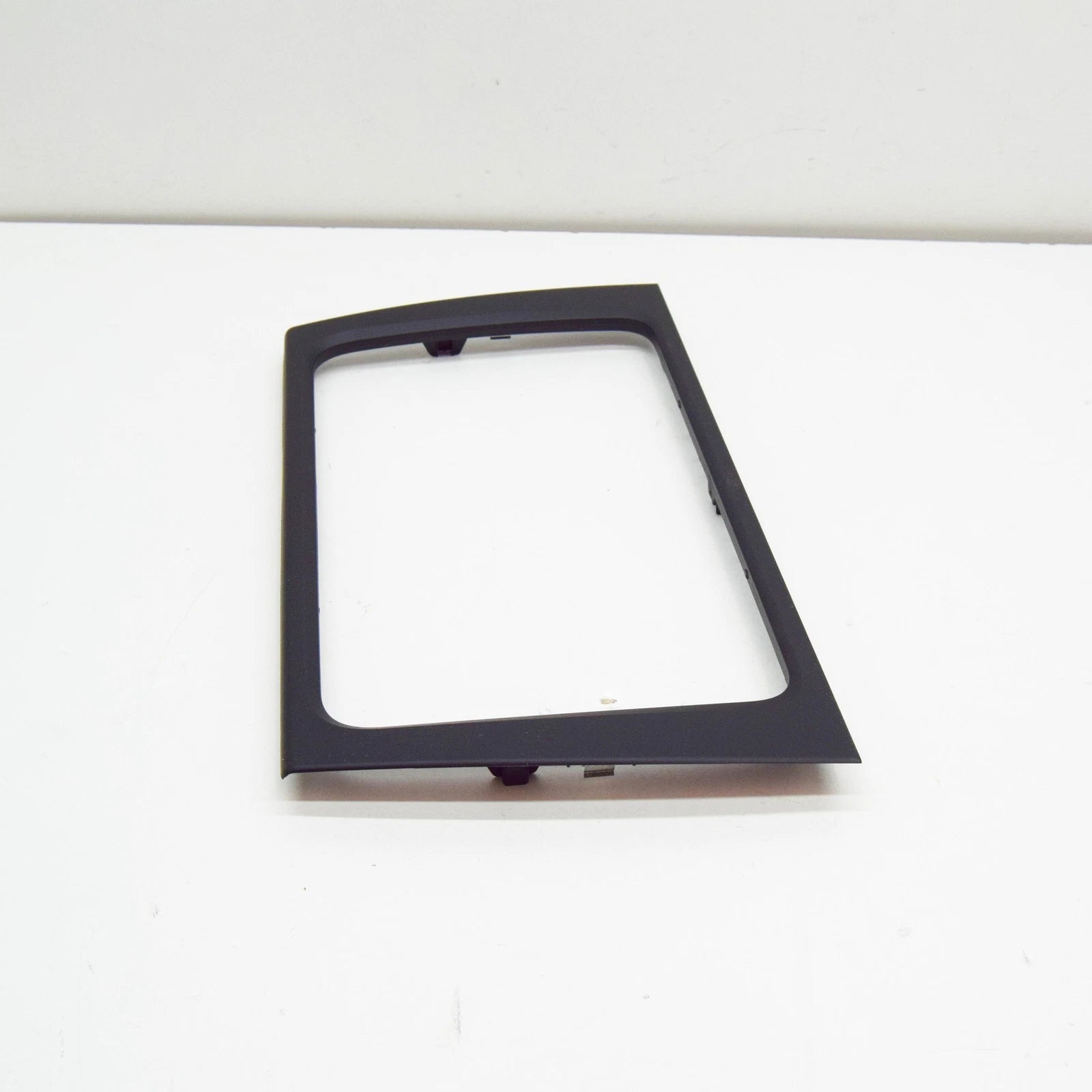 NEW VW GOLF MK6 DASHBOARD CENTER RADIO APERTURE TRIM 5K0858061F1QB ORIGINAL