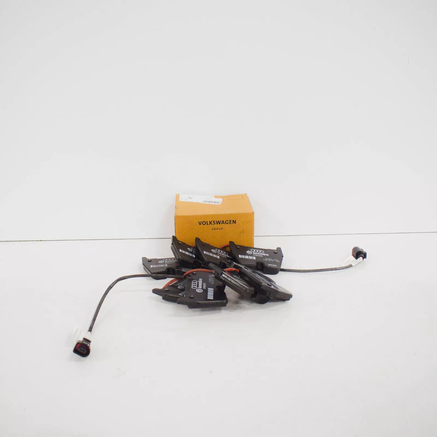 NEW AUDI A3 RS3 SPORTBACK 8V FRONT BRAKE PAD SET 8V0698151L ORIGINAL