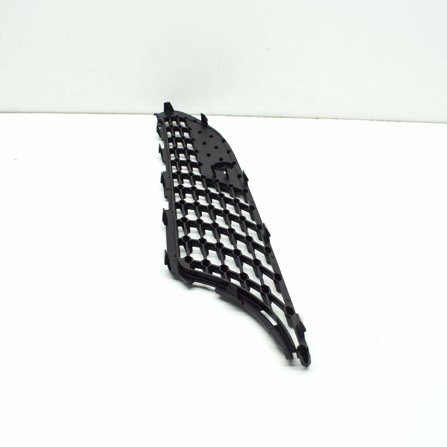 NEW MB A W177 RIGHT LOWER RADIATPR GRILLE PART TRIM A1778884000