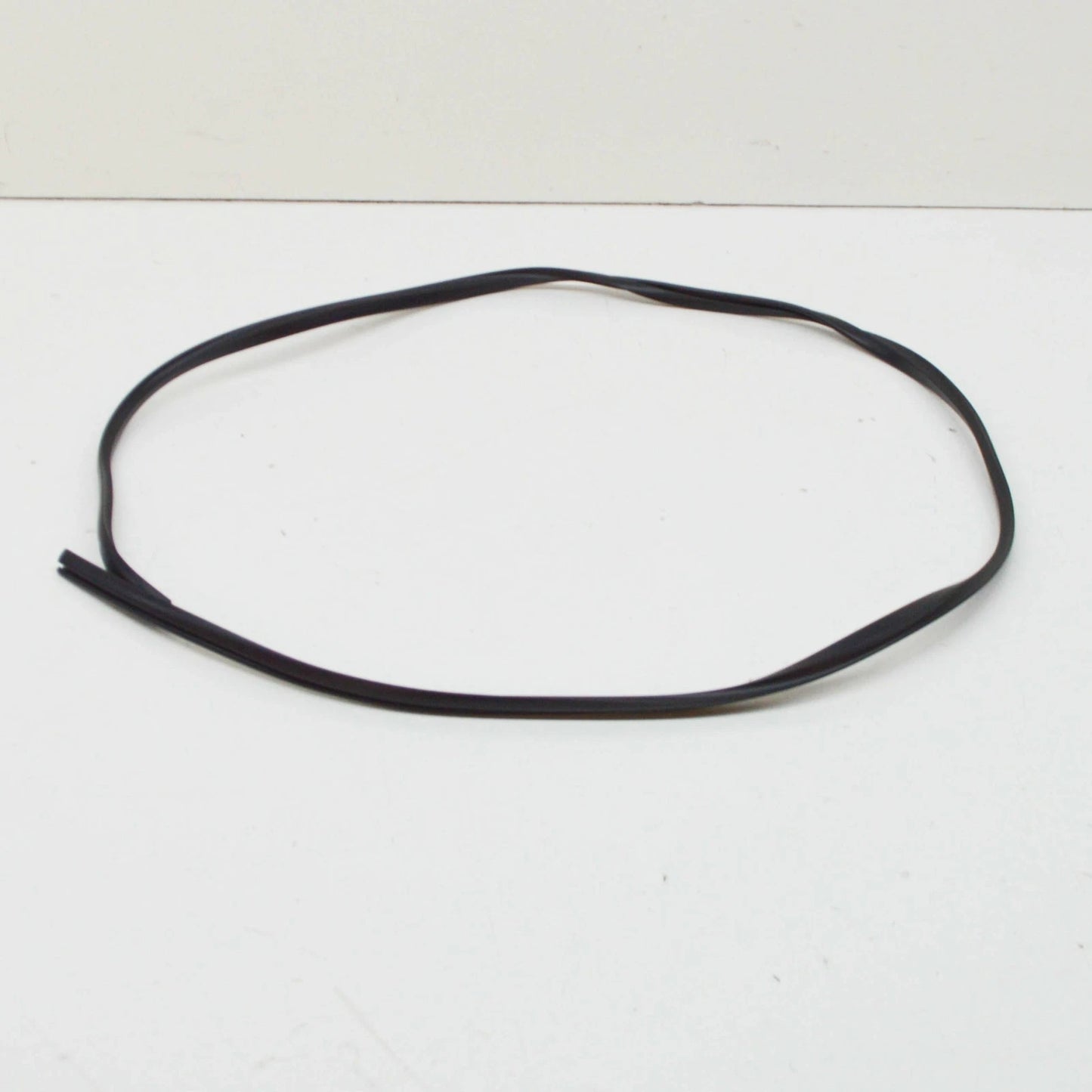 NEW BMW 6 E24 REAR SIDE WINDOW RUBBER SEAL 51211870067 1870067 ORIGINAL