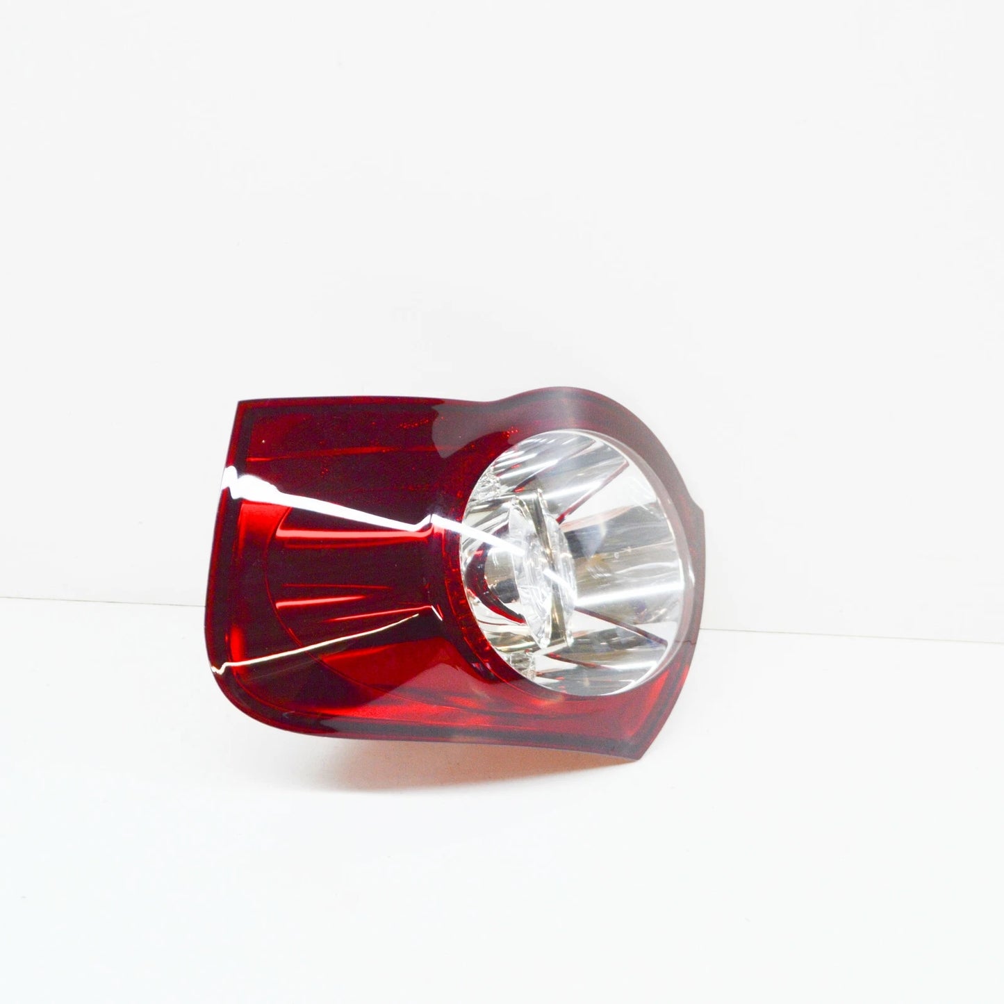 NEW VOLKSWAGEN PASSAT 3C B6 REAR RIGHT OUTER TAIL LIGHT 3C9945096Q ORIGINAL