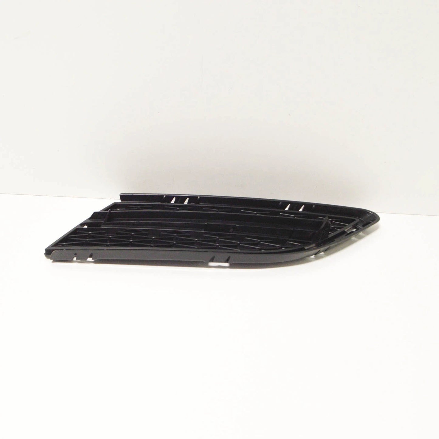 NEW BMW 3 E90 FRONT BUMPER LEFT CLOSED GRILLE 51117138417 7138417 ORIGINAL