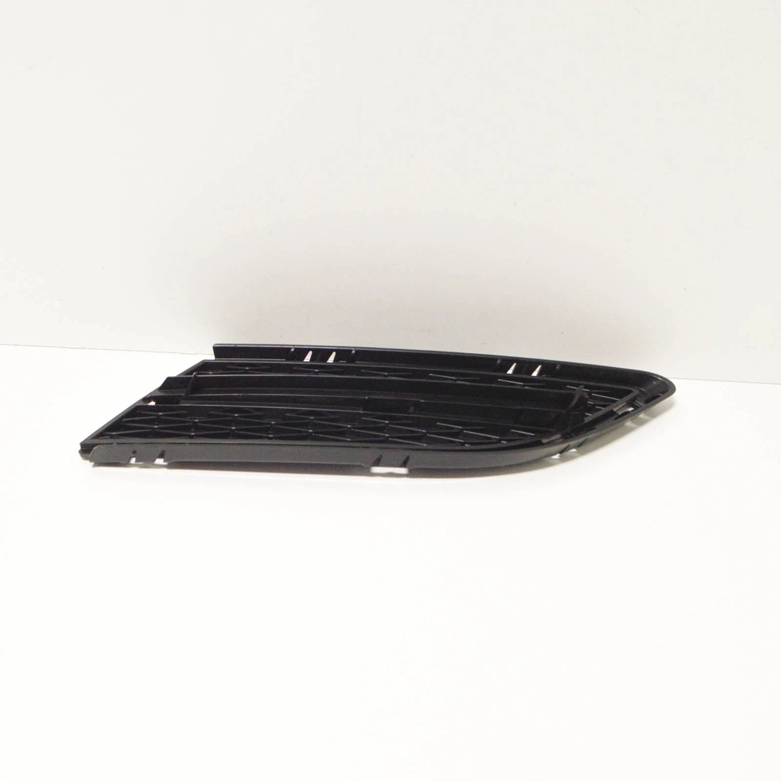 NEW BMW 3 E90 FRONT BUMPER LEFT CLOSED GRILLE 51117138417 7138417 ORIGINAL