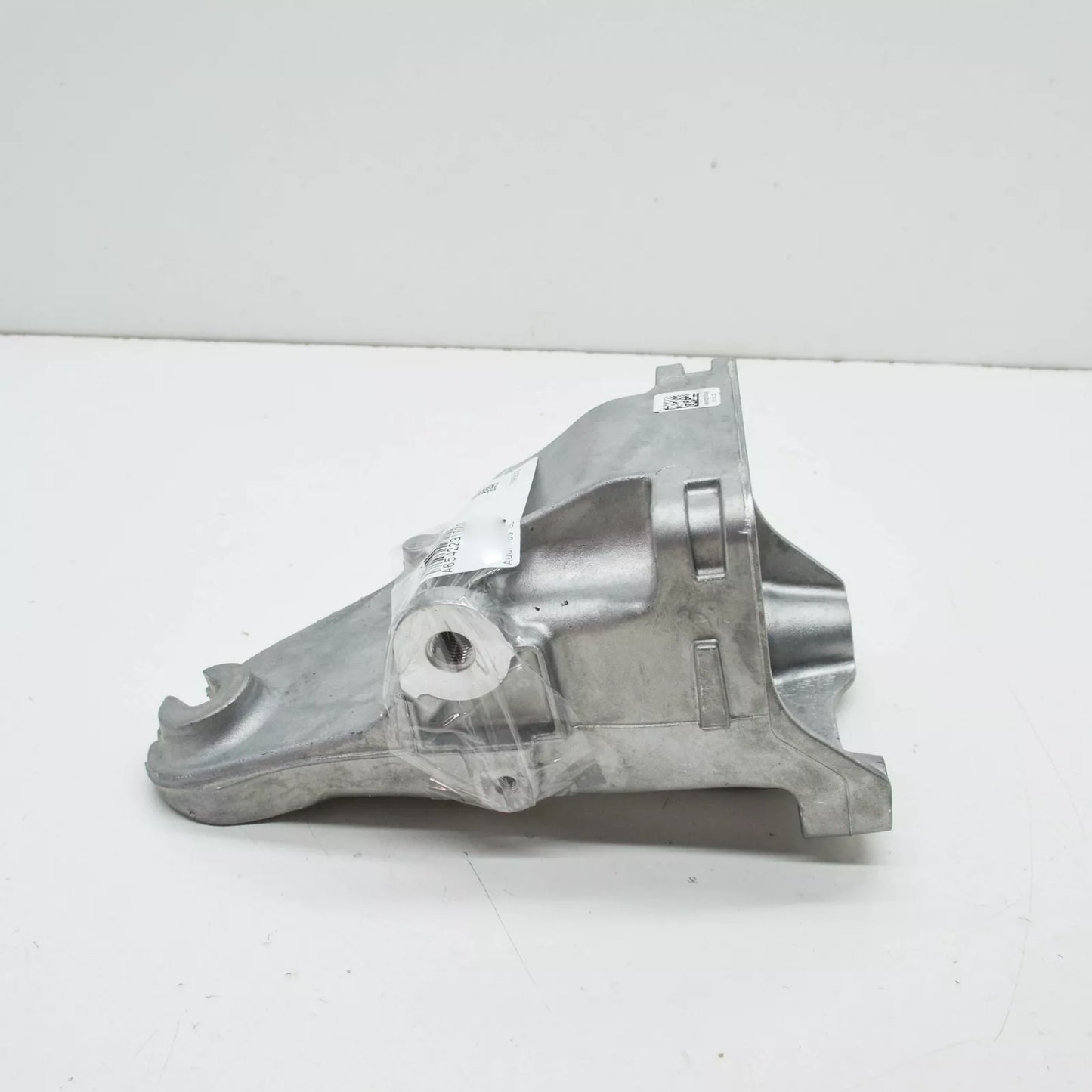 NEW MERCEDES-BENZ A W177 ENGINE BRACKET RIGHT SIDE A6542231000