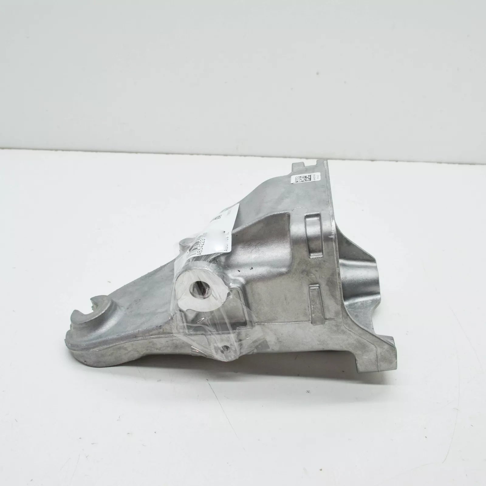 NEW MERCEDES-BENZ A W177 ENGINE BRACKET RIGHT SIDE A6542231000