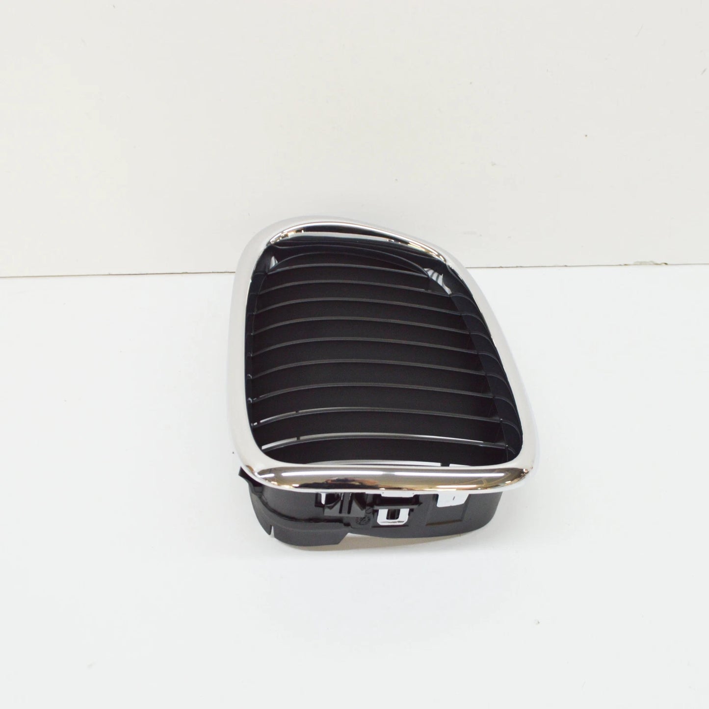 NEW BMW E39 SEDAN FRONT RADIATOR KIDNEY BLACK GRILLE LEFT 7005837 51137005837