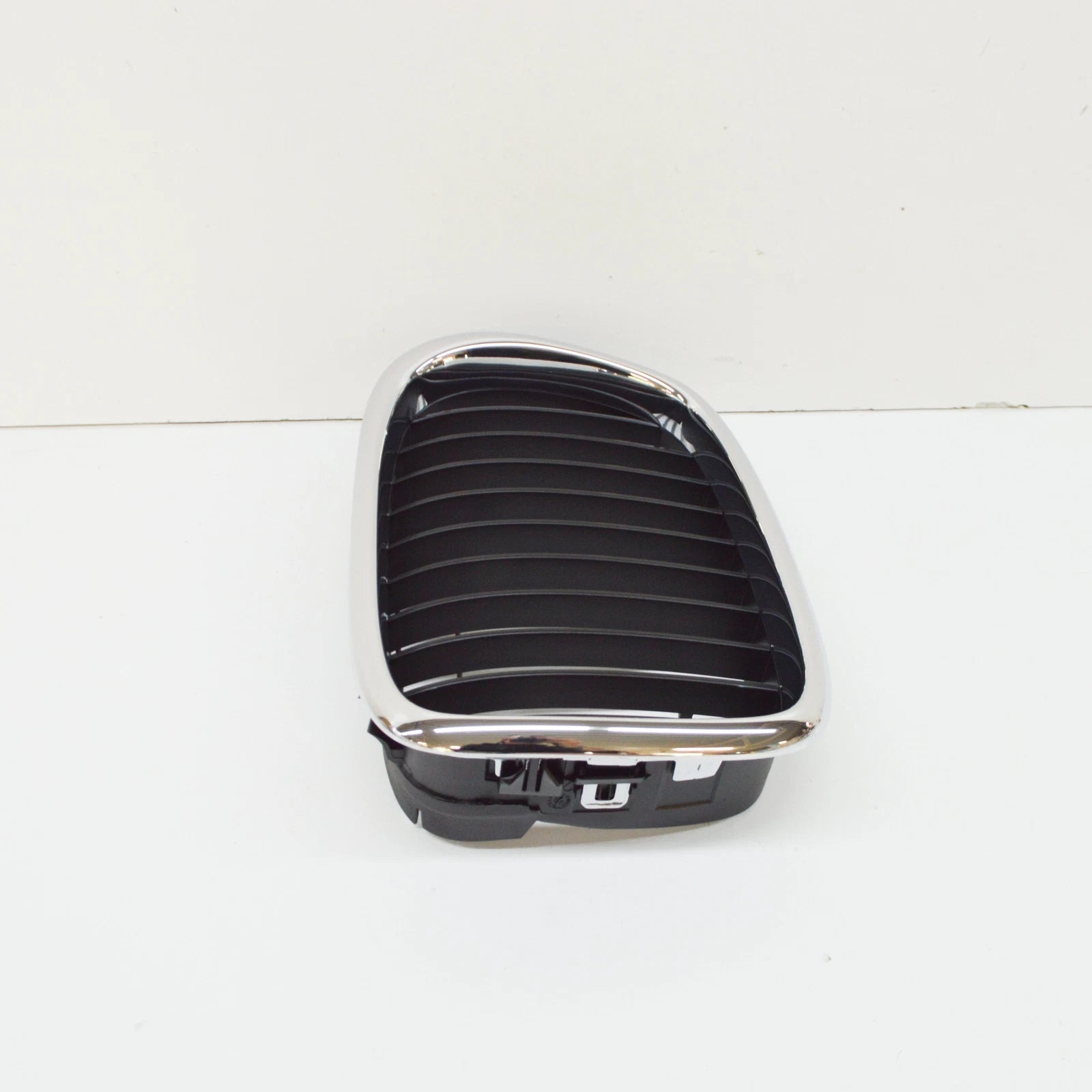 NEW BMW E39 SEDAN FRONT RADIATOR KIDNEY BLACK GRILLE LEFT 7005837 51137005837