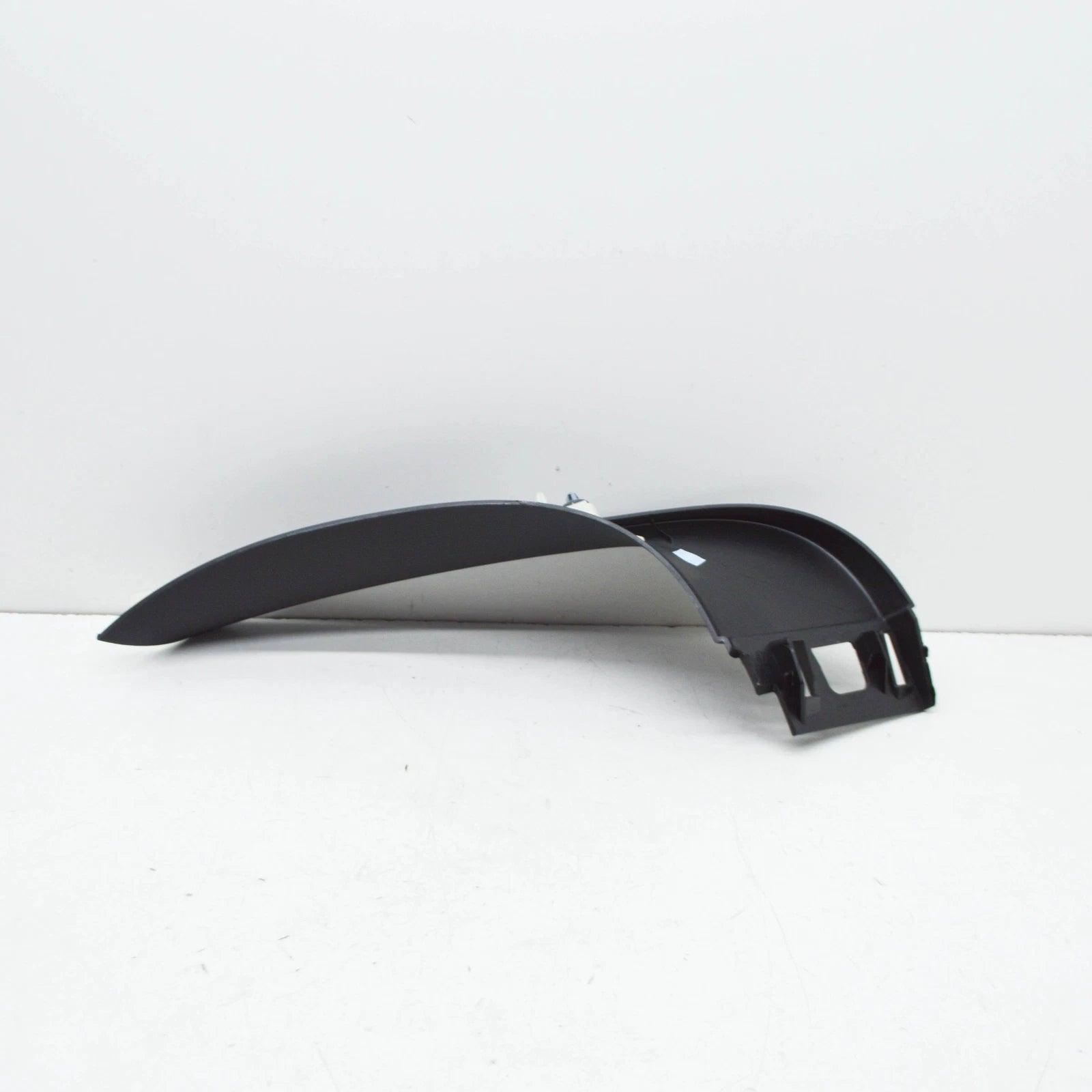 NEW BMW X5 G05 REAR LEFT TAILGATE CENTER PANEL TRIM 51497442971 ORIGINAL