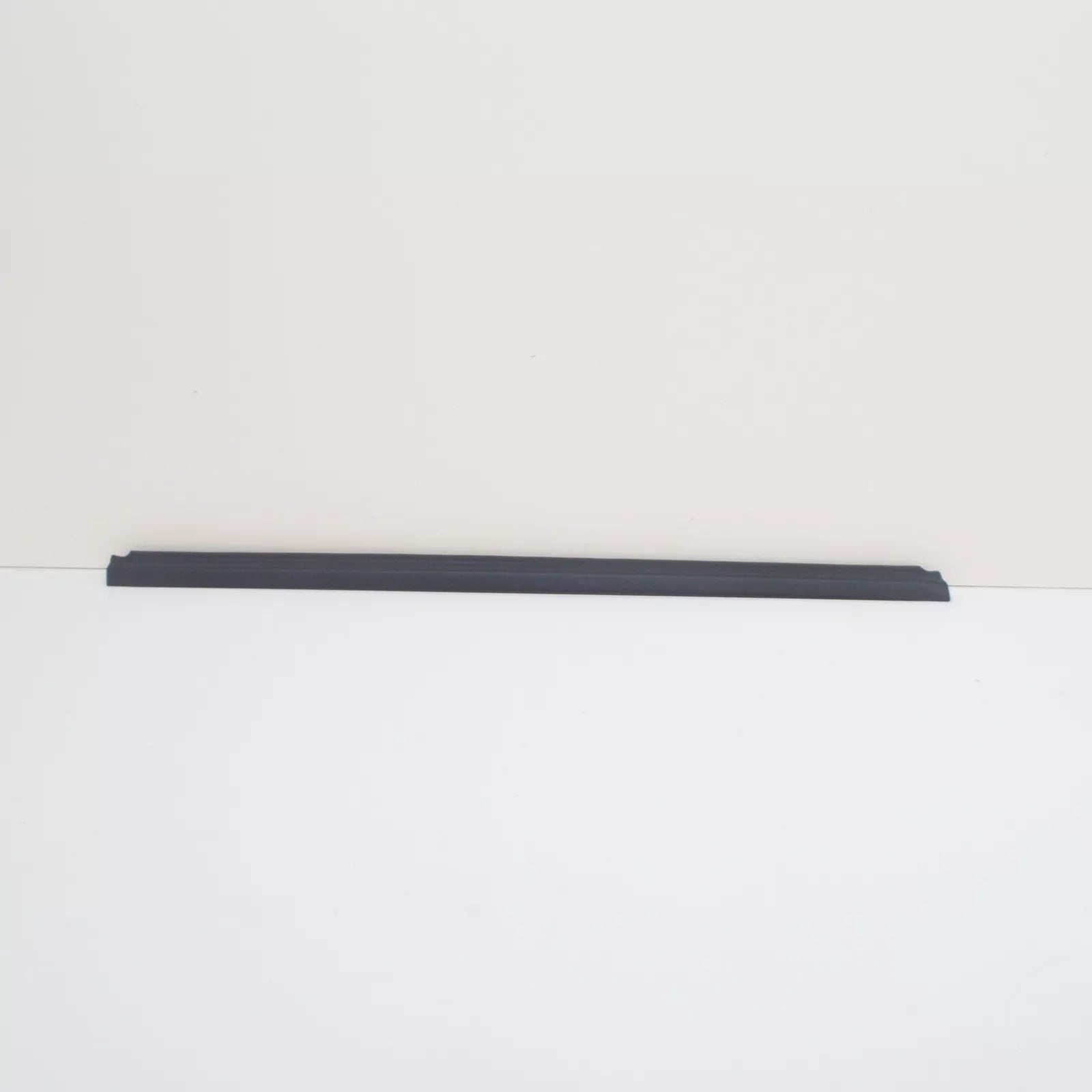 NEW MB VITO W447 FRONT RIGHT DOOR WINDOW OUTER SEALING RAIL A4477200424 ORIGINAL