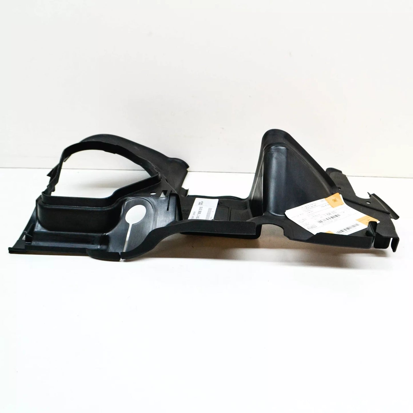 NEW BMW M6 E63 COUPE FRONT ENGINE RIGHT AIR DUCT 51747898210 ORIGINAL