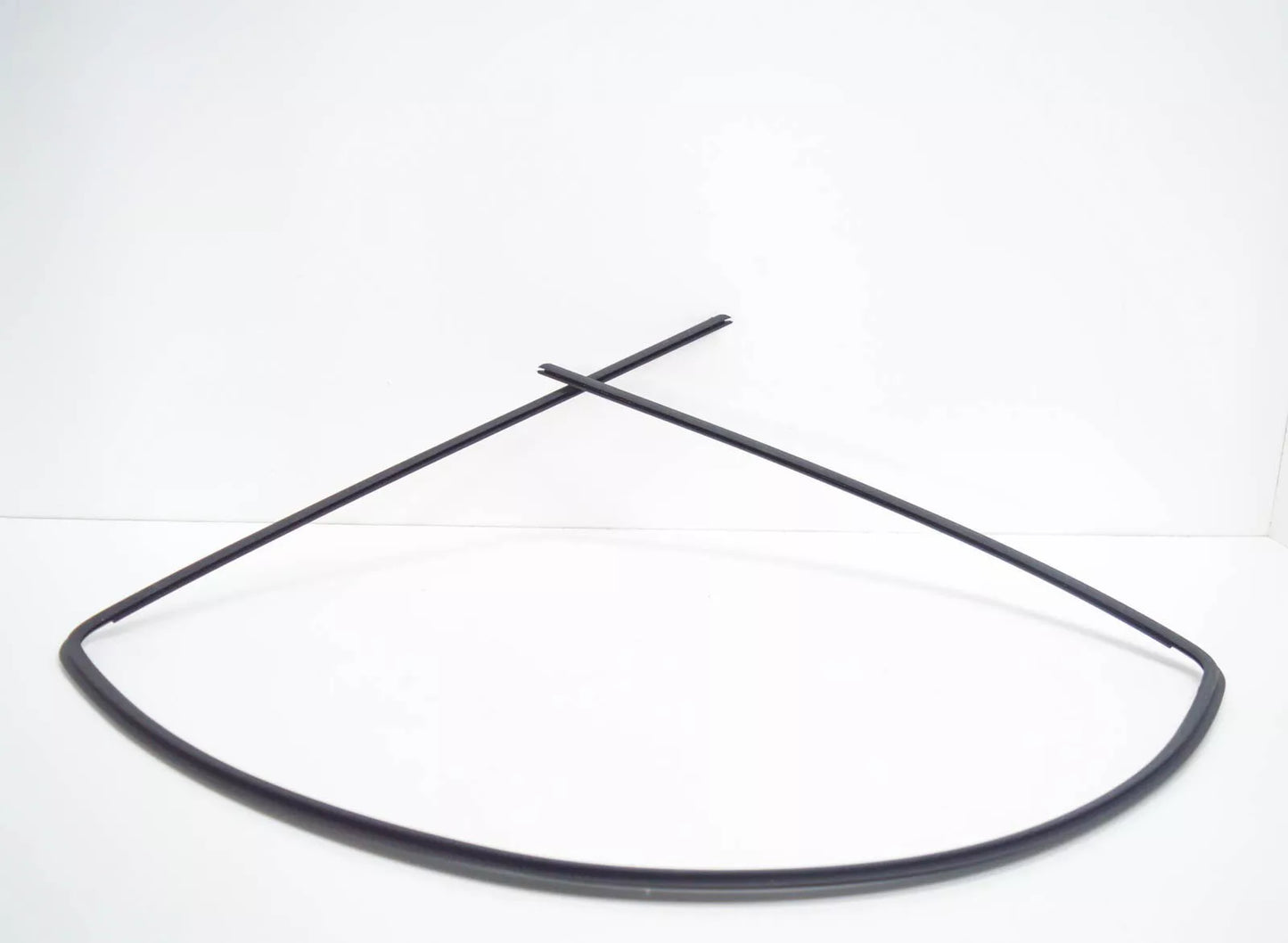 NEW BMW 3 E46 REAR EXTERIOR WINDSHIELD UPPER COVER 51318196166 ORIGINAL