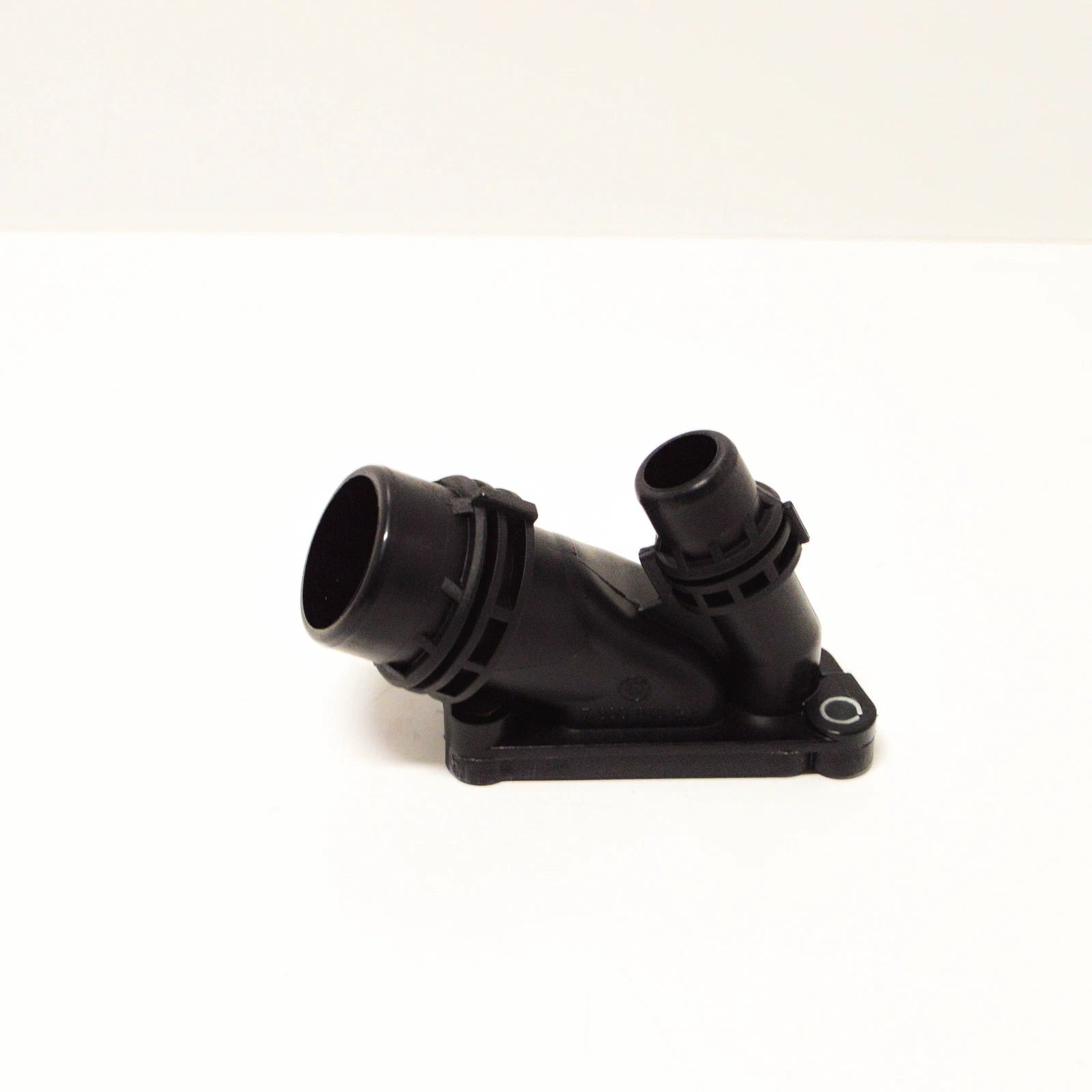 NEW BMW E60 E61 E70 E71 E81 COOLING SYSTEM CONNECTOR 11117800048 ORIGINAL