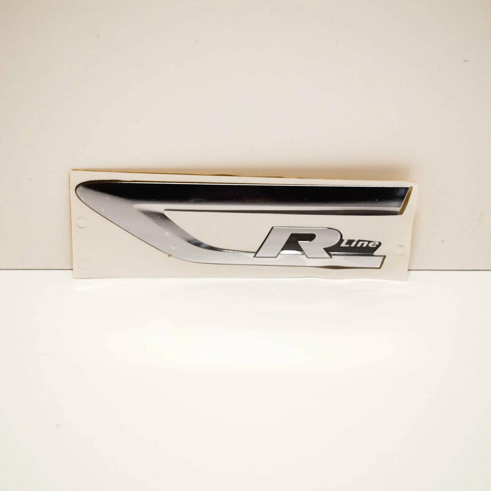 NEW VOLKSWAGEN TIGUAN 5N R-LINE BADGE CHROME 5NA853688ADPJ