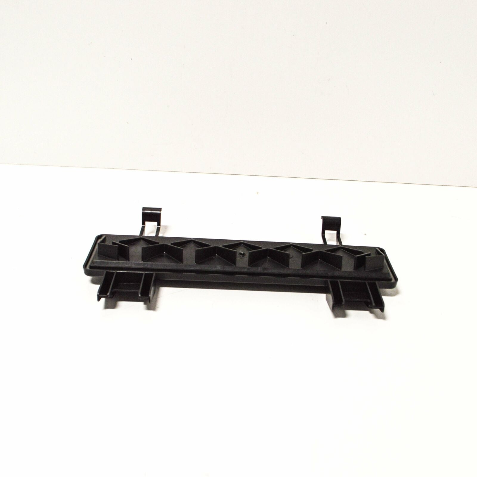 NEW MERCEDES BENZ GLA X156 AIR FILTER COVER CAP A2468300142 ORIGINAL