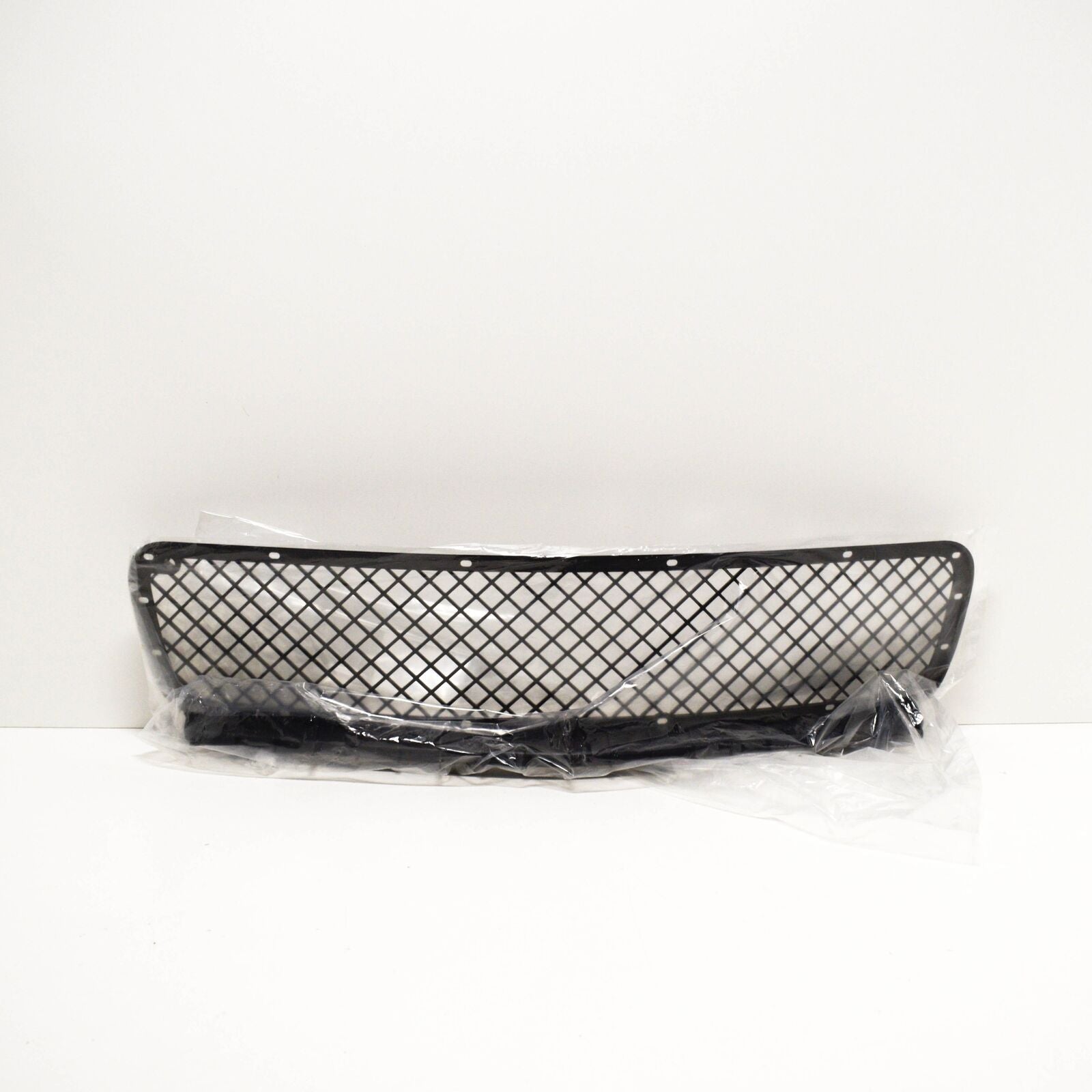 new bmw z3 e36 front bumper lower center grill black 51117016906 original