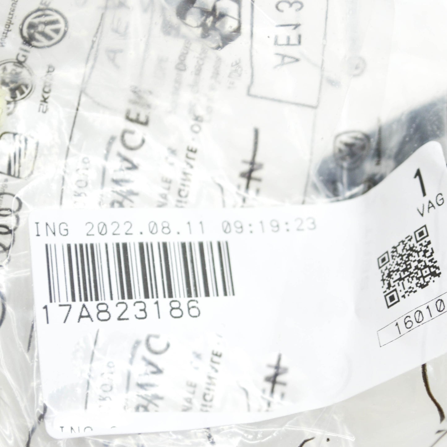 NEW VOLKSWAGEN JETTA MK7 FRONT BONNET HOOD SAFETY HOOK LATCH 17A823186 ORIGINAL