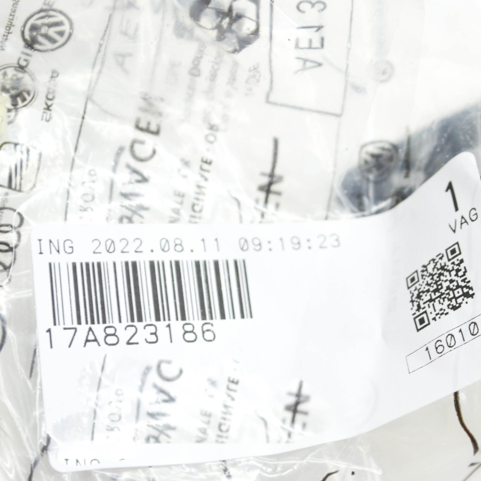 NEW VOLKSWAGEN JETTA MK7 FRONT BONNET HOOD SAFETY HOOK LATCH 17A823186 ORIGINAL