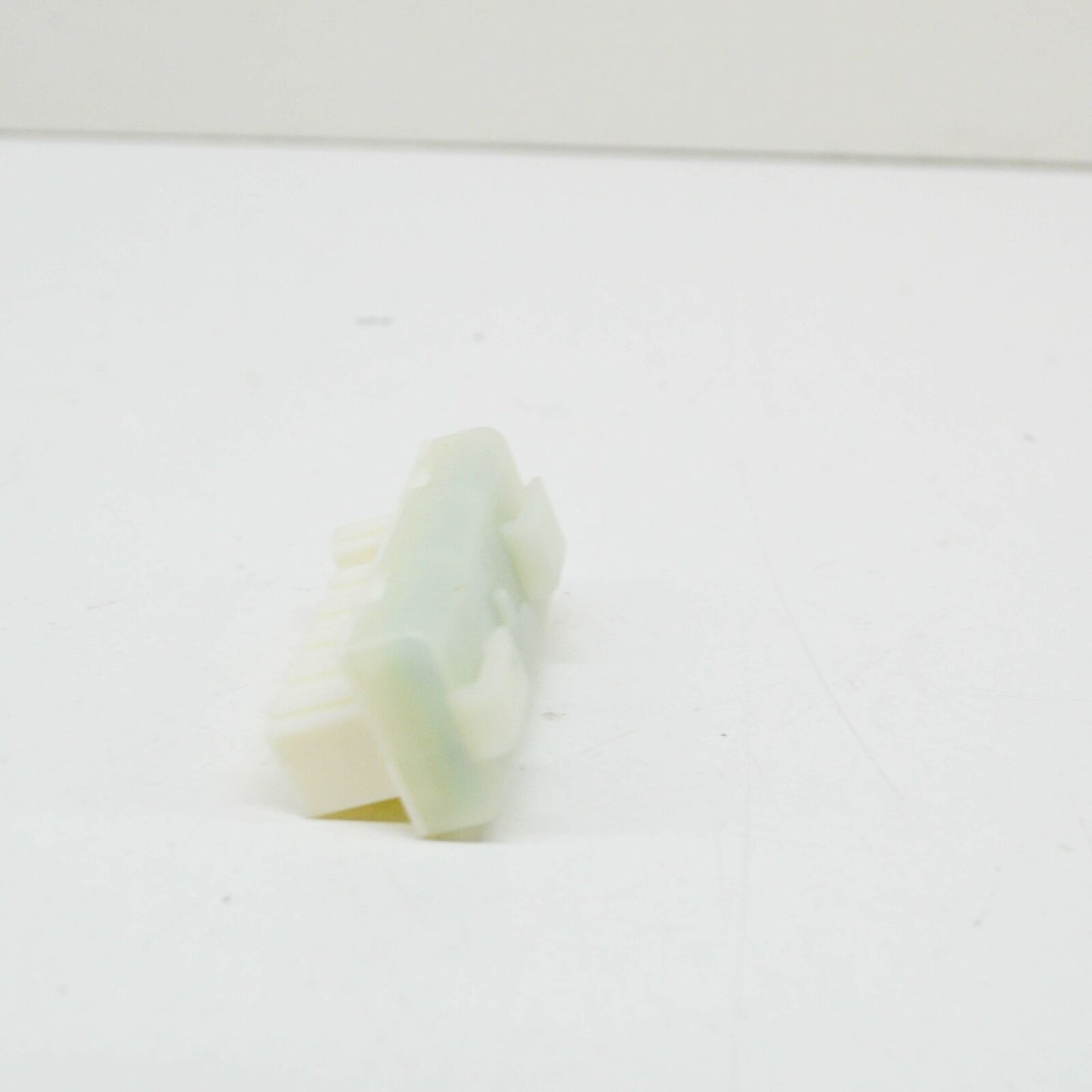 NEW MERCEDES-BENZ E COUPE C207 ENERGY DISTRIBUTOR A0009820512 ORIGINAL