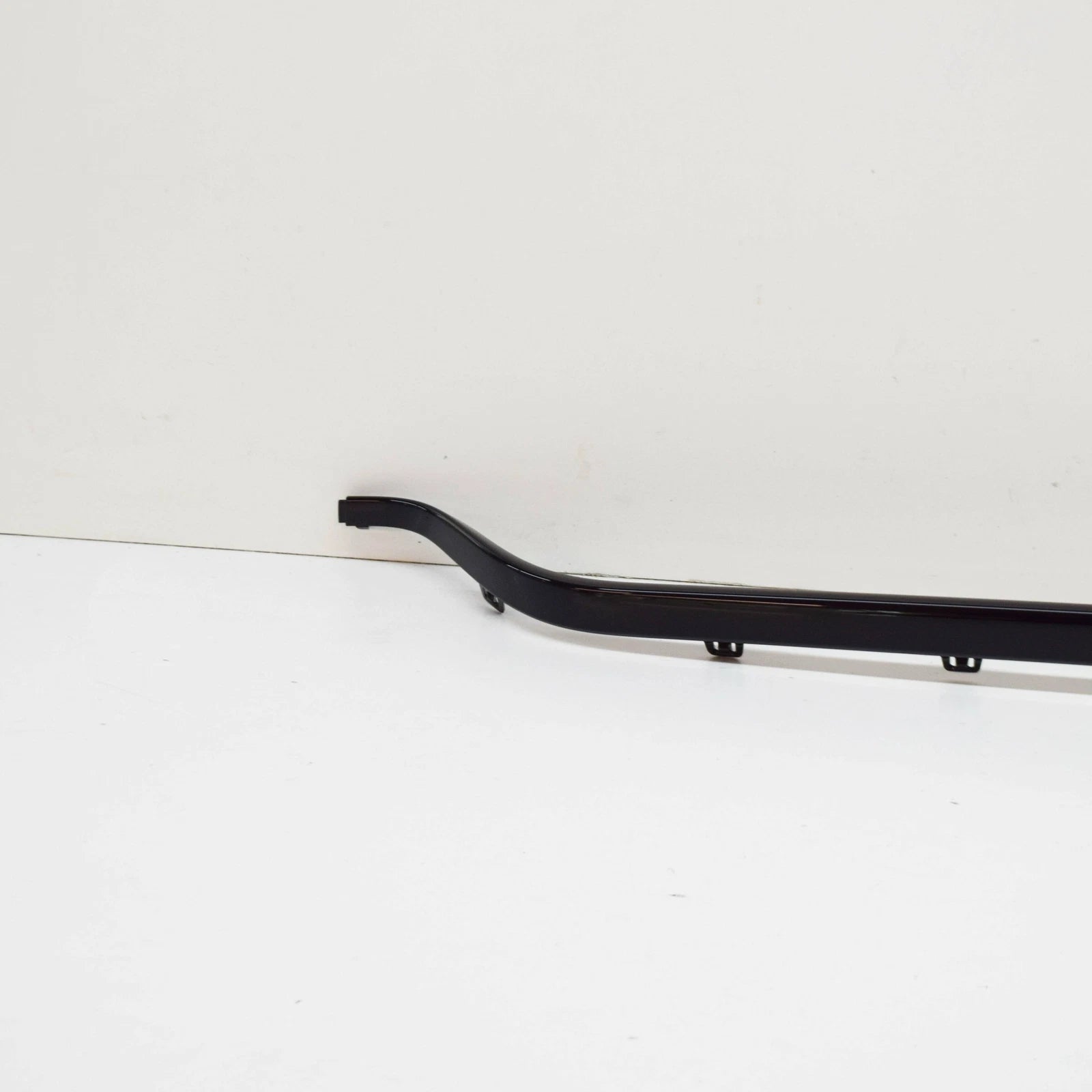 NEW MERCEDES-BENZ E W213 REAR BUMPER CENTRAL TRIM STRIP A2138854501