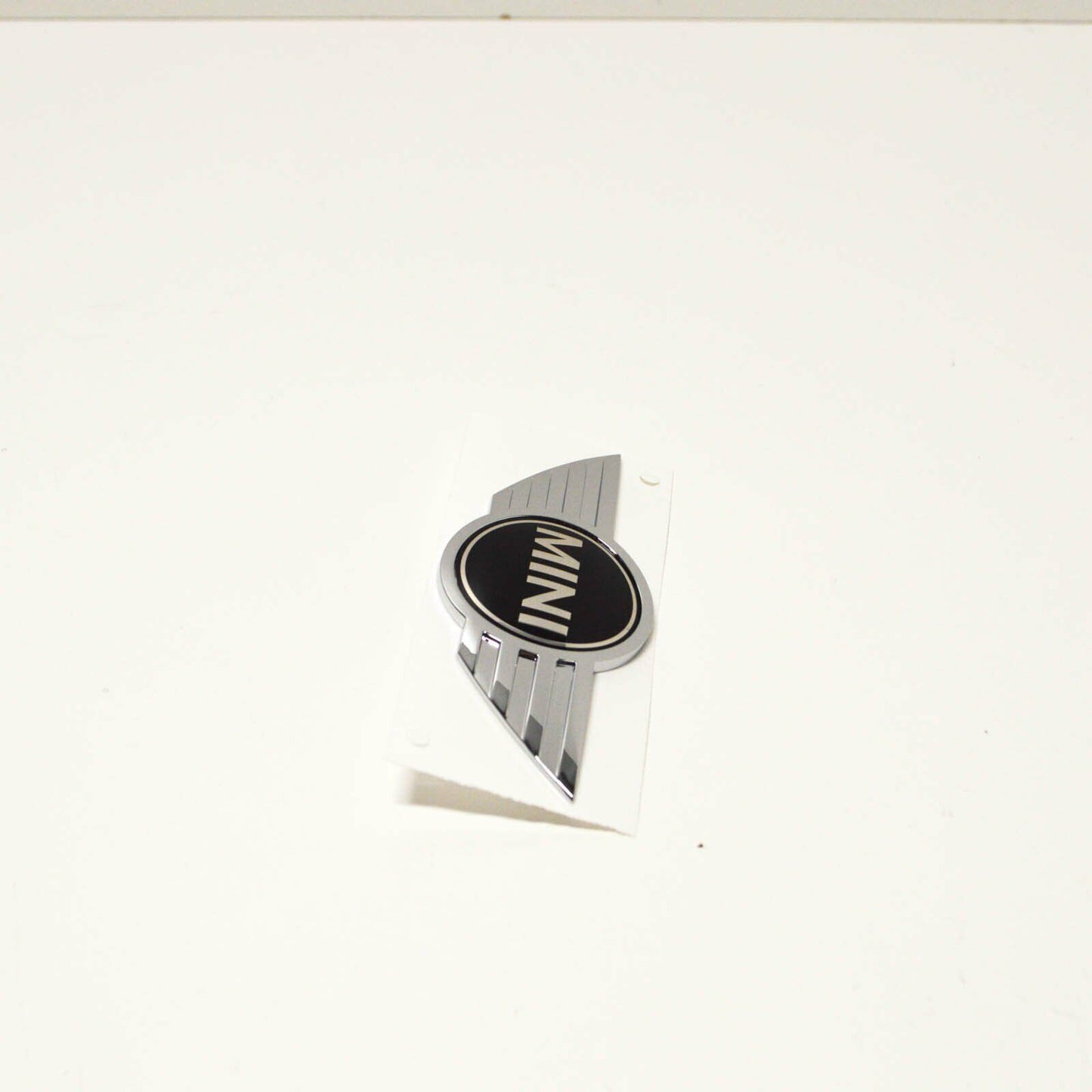 new mini cooper r53 trunk lid chrome badge emblem 51147026186 7026186 original