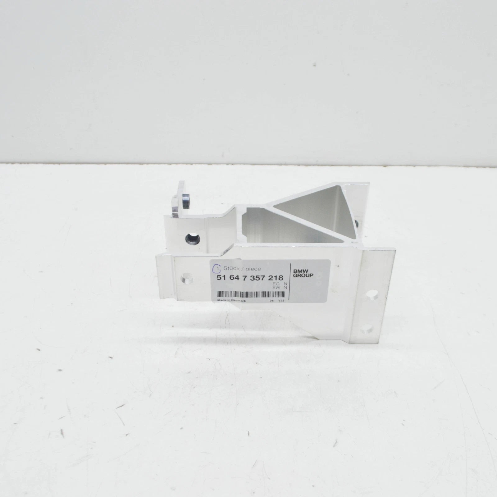 NEW BMW 7 G12 FRONT BUMPER RIGHT ADAPTER 51647357218 ORIGINAL