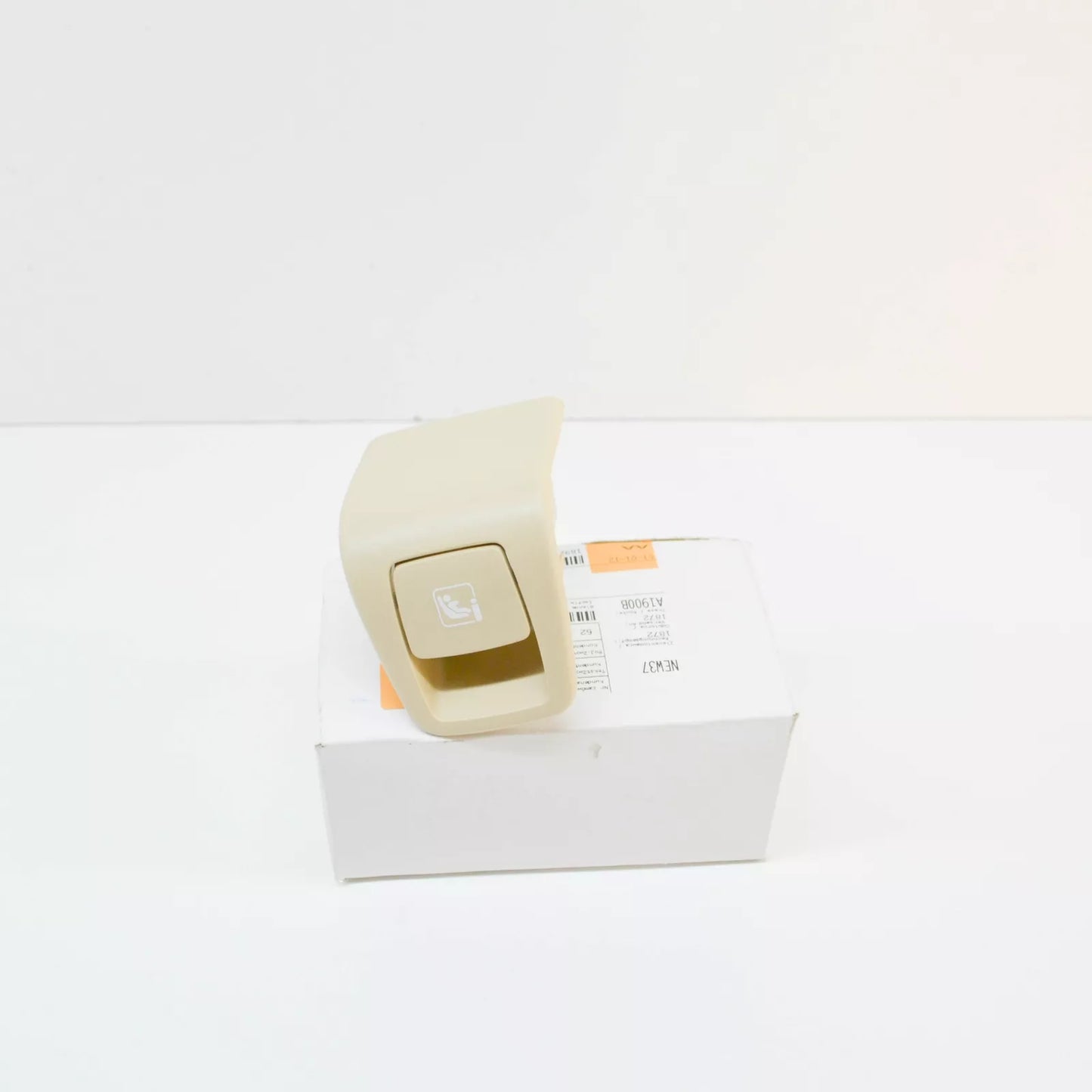 NEW BMW X3 G01 INTERIOR SEAT ISOFIX CENTER COVER 7474105 52207474105 ORIGINAL