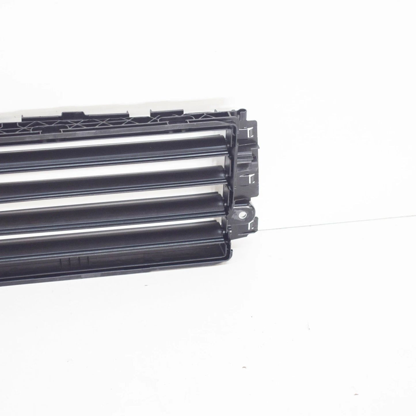 NEW VW JETTA A6 FRONT RADIATOR SHUTTER ASSEMBLY 5Q0122323A / 5Q0-122-323-A