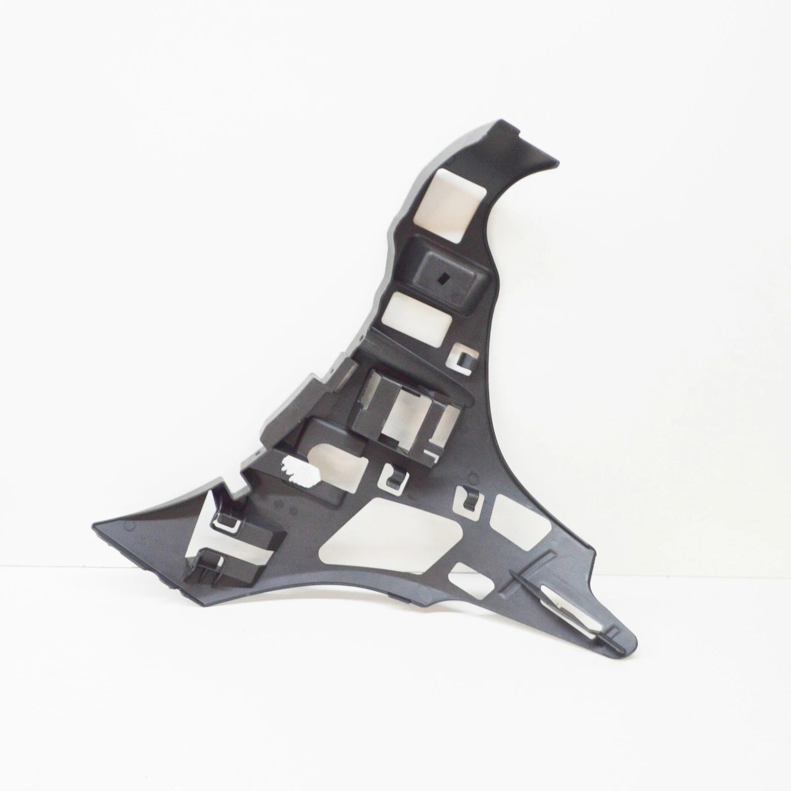 NEW MB S W222 FRONT RIGHT BUMPER OUTSIDE BASIC MOUNTING A2228856900