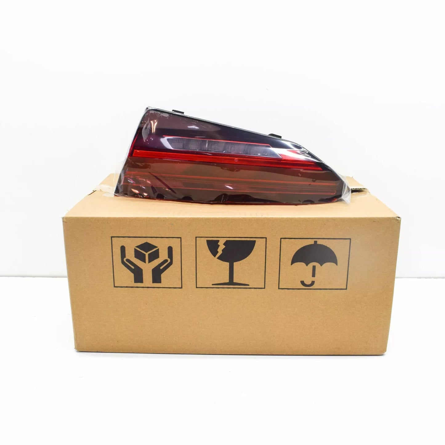 NEW AUDI A5 8W6 REAR RIGHT INNER LED TAILLIGHT 8W6945094AA ORIGINAL