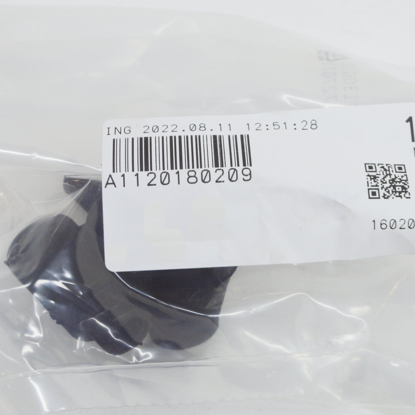 NEW MB SL R230 CRANKCASE AIR INTAKE BREATHER HOSE CONNECTOR A1120180209 ORIGINAL