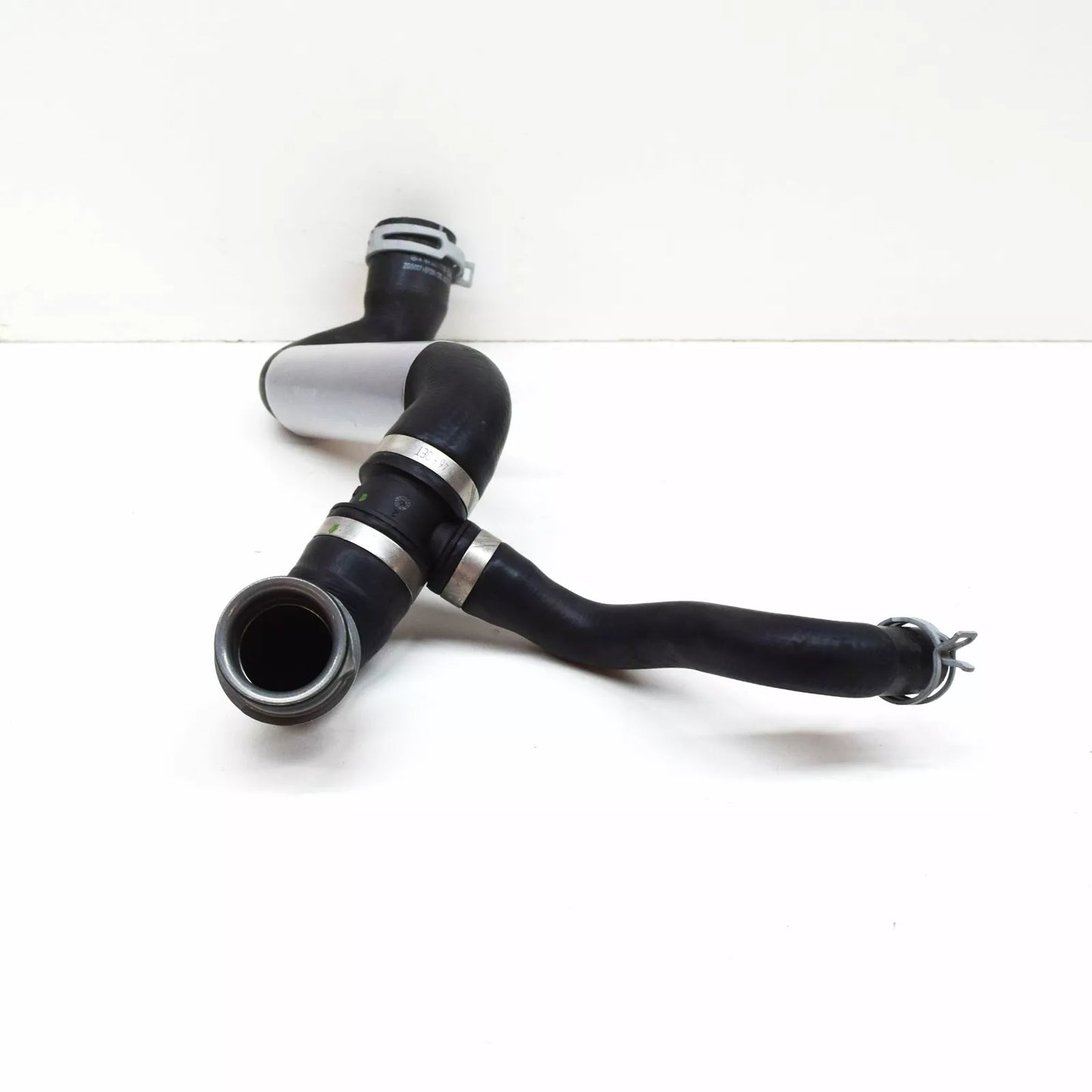 NEW MERCEDES-BENZ ML W164 RADIATOR BOTTOM HOSE A1645011182