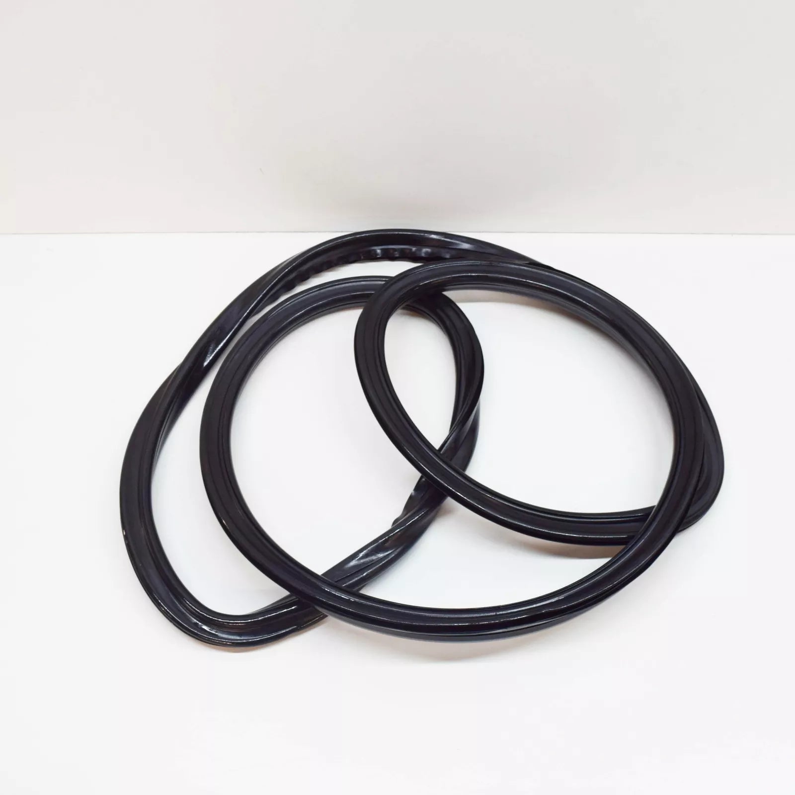 NEW MERCEDES-BENZ S W126 REAR WINDOW SEALING FRAME A1266780420 ORIGINAL