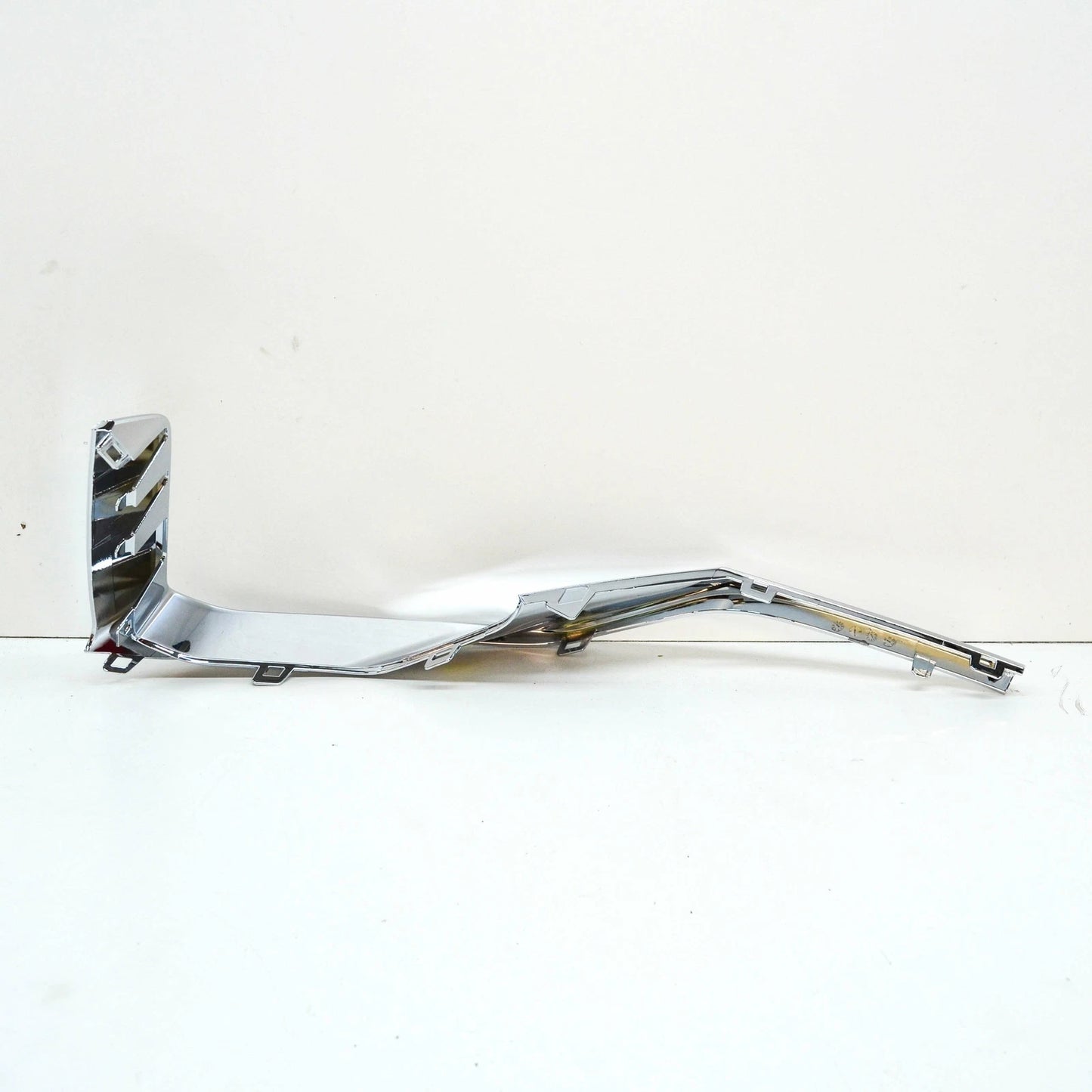 NEW BMW X7 G07 FRONT LEFT LOWER GRILLE MOULDING LUXURY 51117470329 ORIGINAL