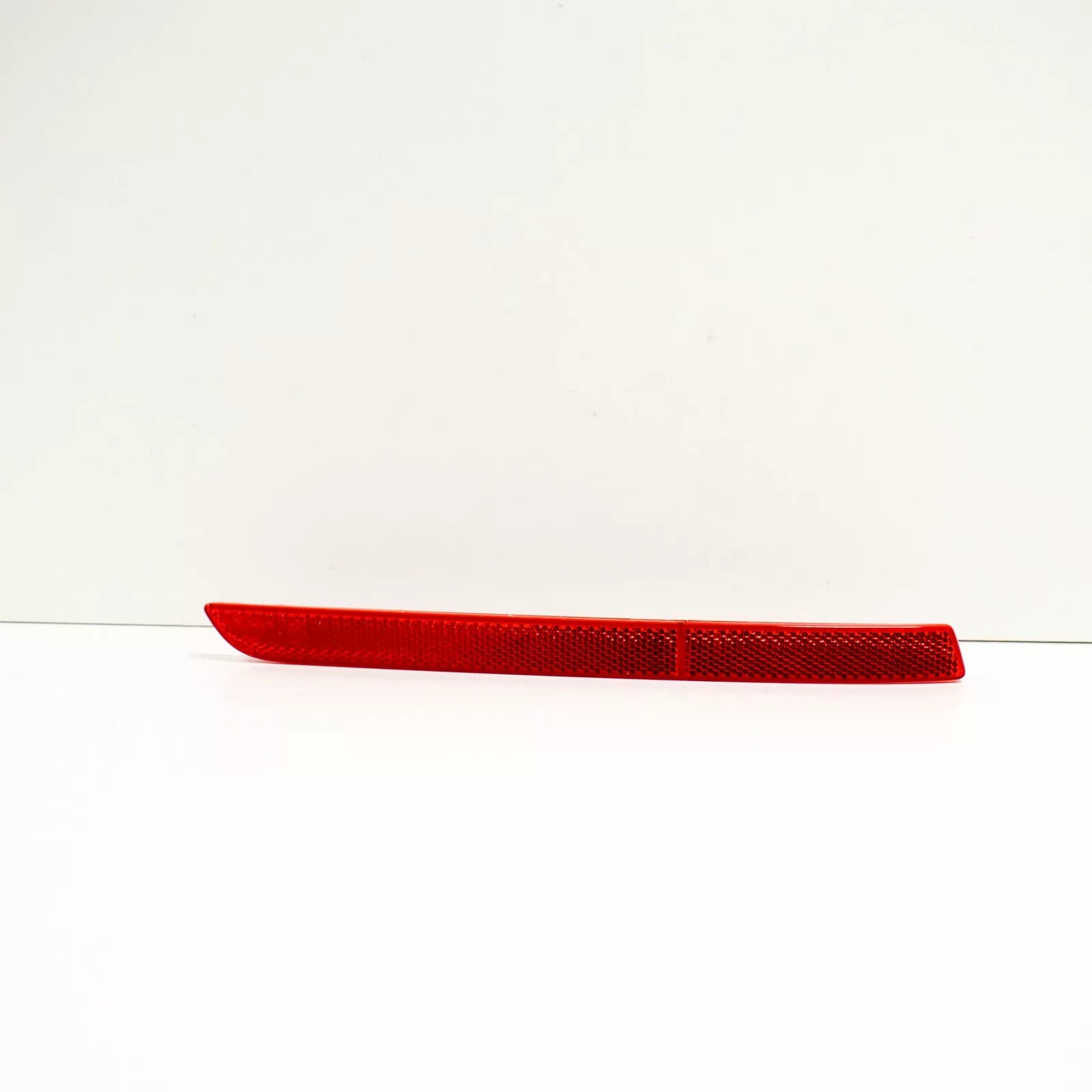 NEW VOLKSWAGEN TRANSPORTER T5 REAR BUMPER RIGHT REFLECTOR 7E0945106A