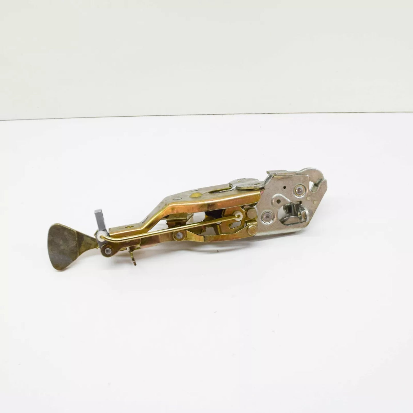 NEW MERCEDES-BENZ W123 LIFTGATE TAILGATE HATCH LOCK A1237400935