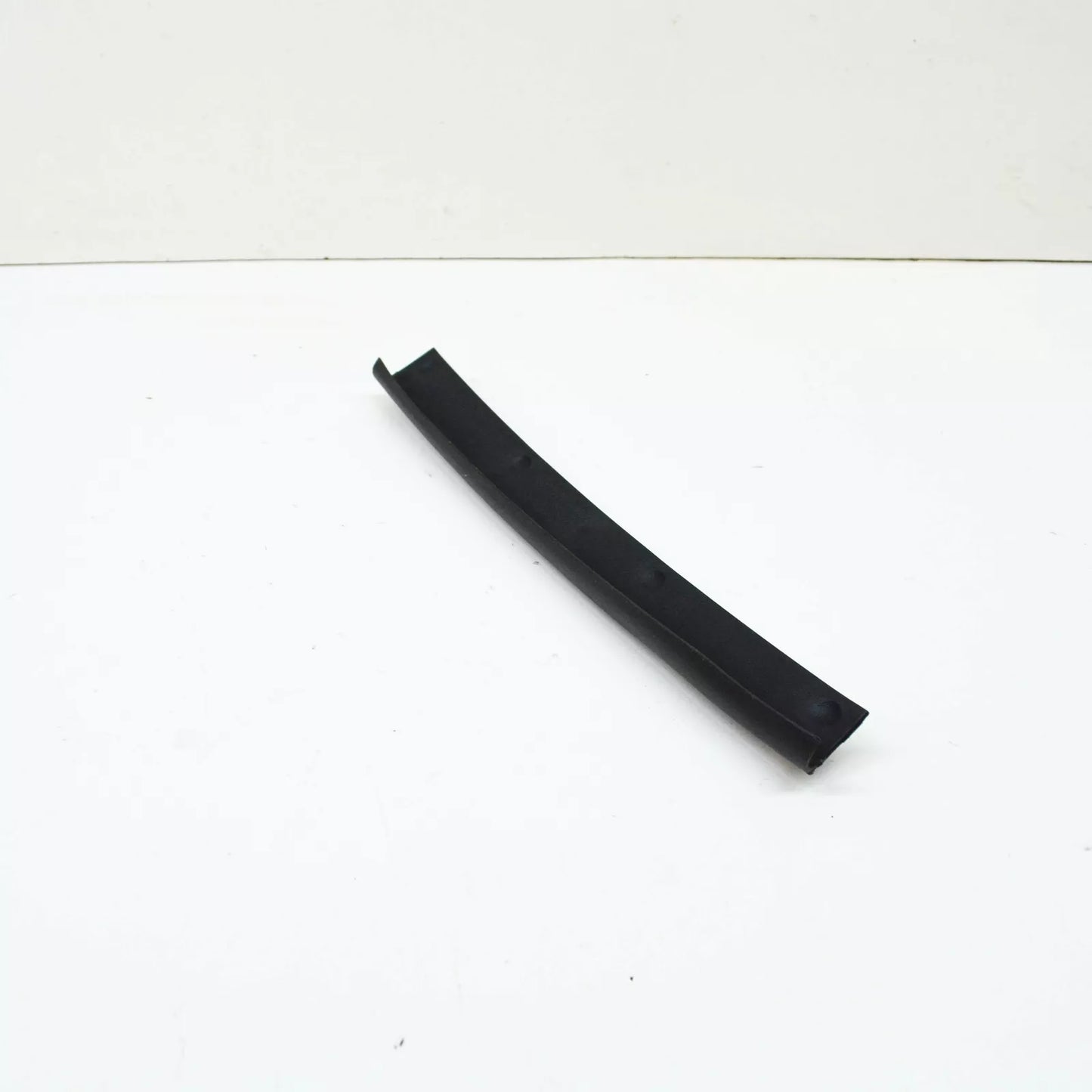 NEW AUDI Q2 GA FRONT BONNET HOOD LEFT IMPACT SEAL 81A823125 ORIGINAL