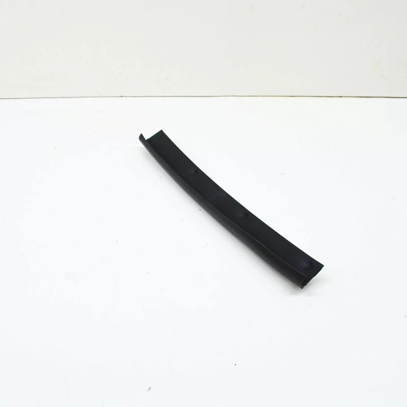 NEW AUDI Q2 GA FRONT BONNET HOOD LEFT IMPACT SEAL 81A823125 ORIGINAL