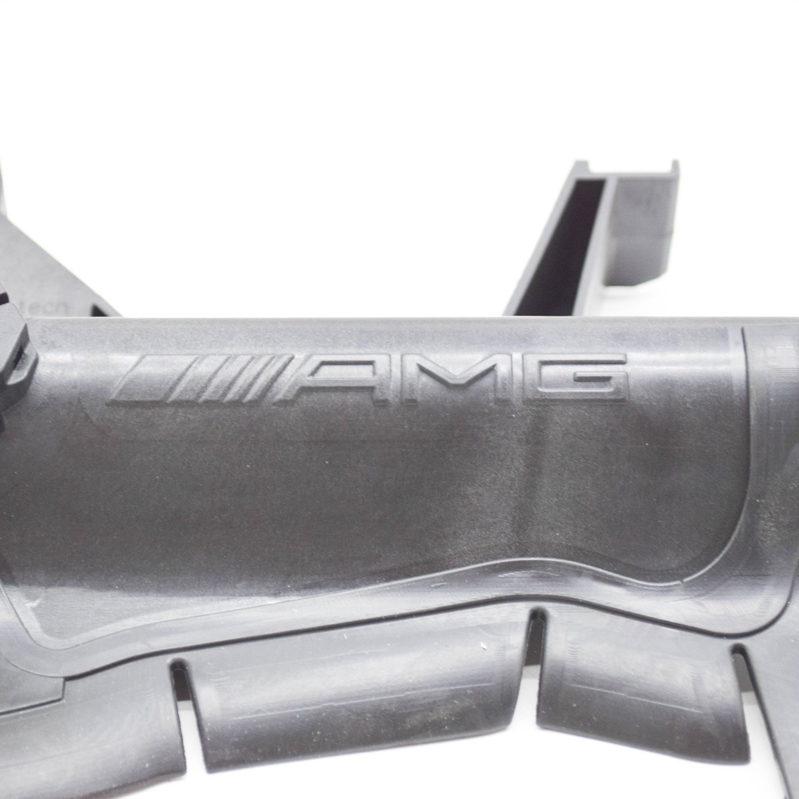 NEW MERCEDES-BENZ E W212 LEFT ENGINE OIL COOLER BRACKET A2125001631 ORIGINAL