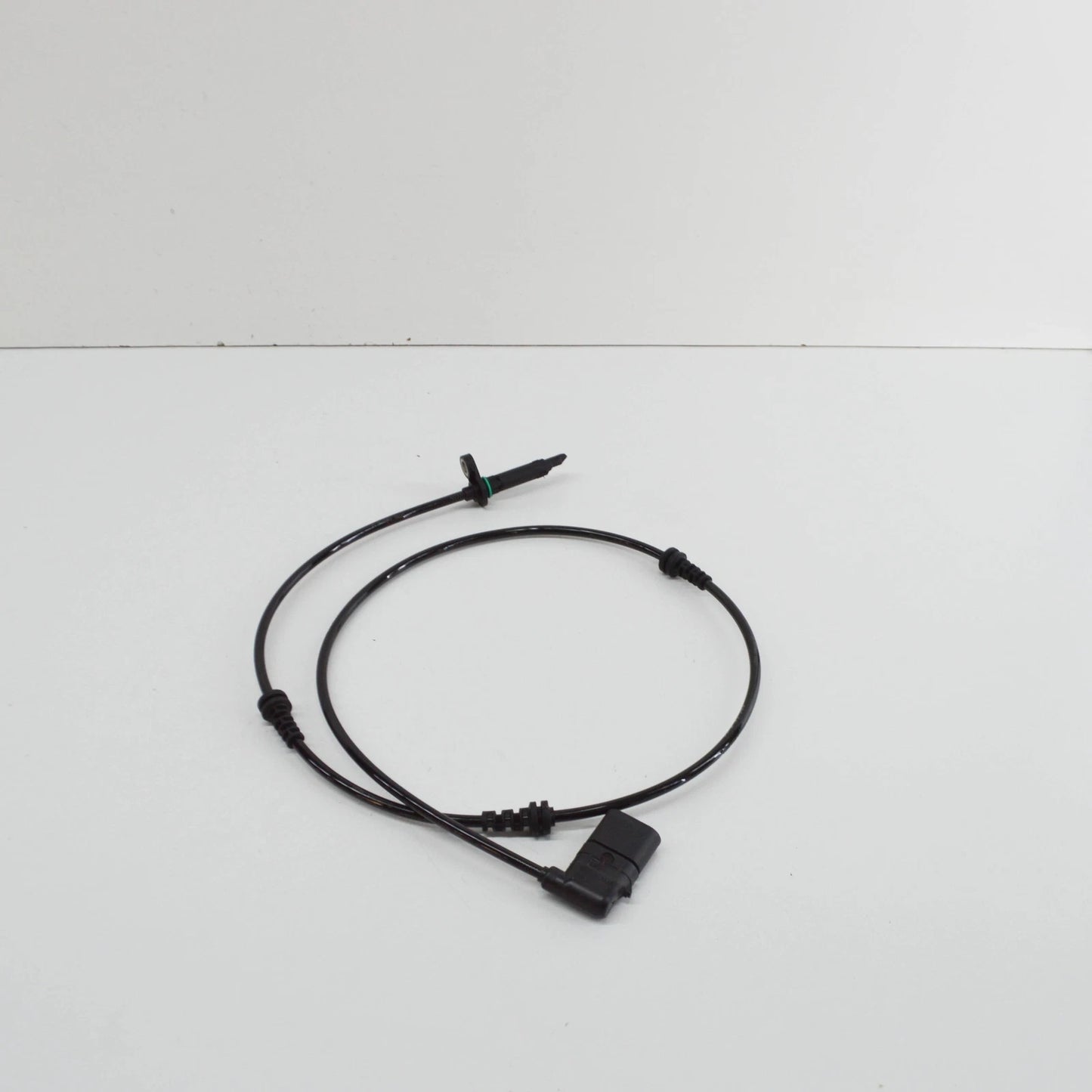 NEW MERCEDES-BENZ C-CLASS W205 FRONT RIGHT ABS SENSOR A2059058003 ORIGINAL