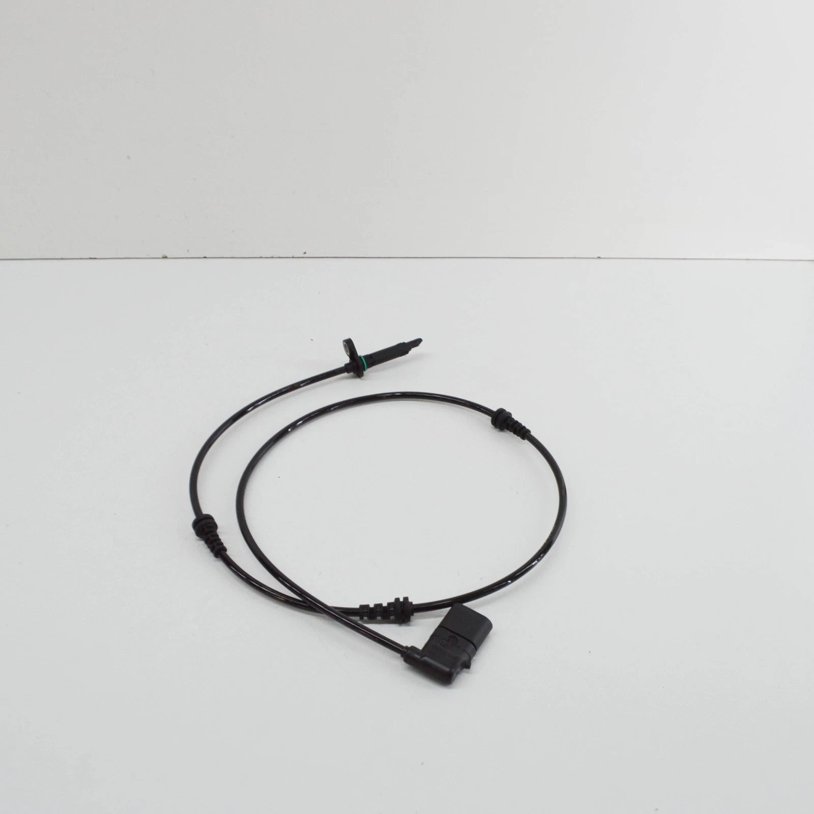 NEW MERCEDES-BENZ C-CLASS W205 FRONT RIGHT ABS SENSOR A2059058003 ORIGINAL