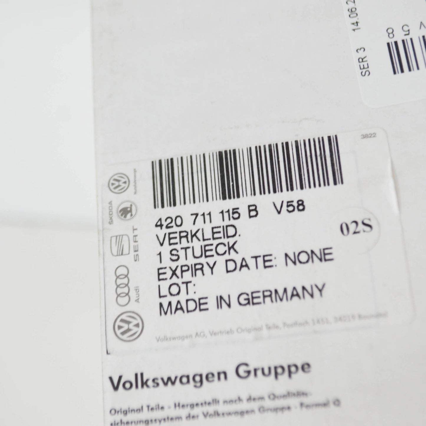 NEW AUDI R8 4S GEARSHIFT LEVER TRIM 420711115BV58 ORIGINAL