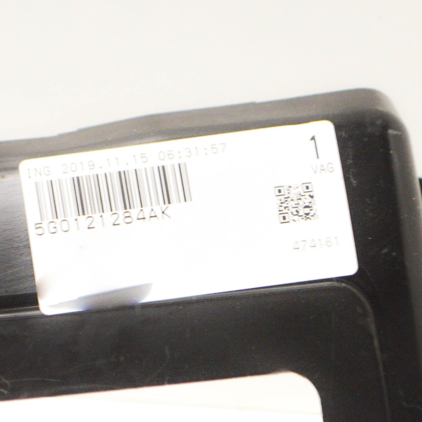 NEW VOLKSWAGEN GOLF MK7 RADIATOR RIGHT AIR GUIDE 5G0121284AK ORIGINAL