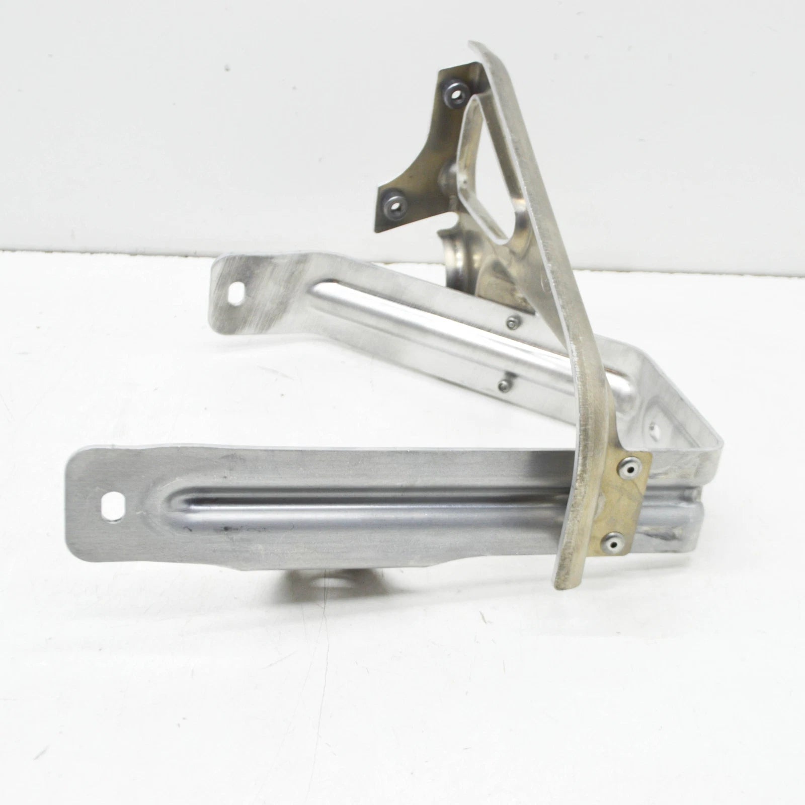 NEW BMW I8 I12 REAR LEFT QUARTER PANEL BRACKET 7431793 51437431793 ORIGINAL