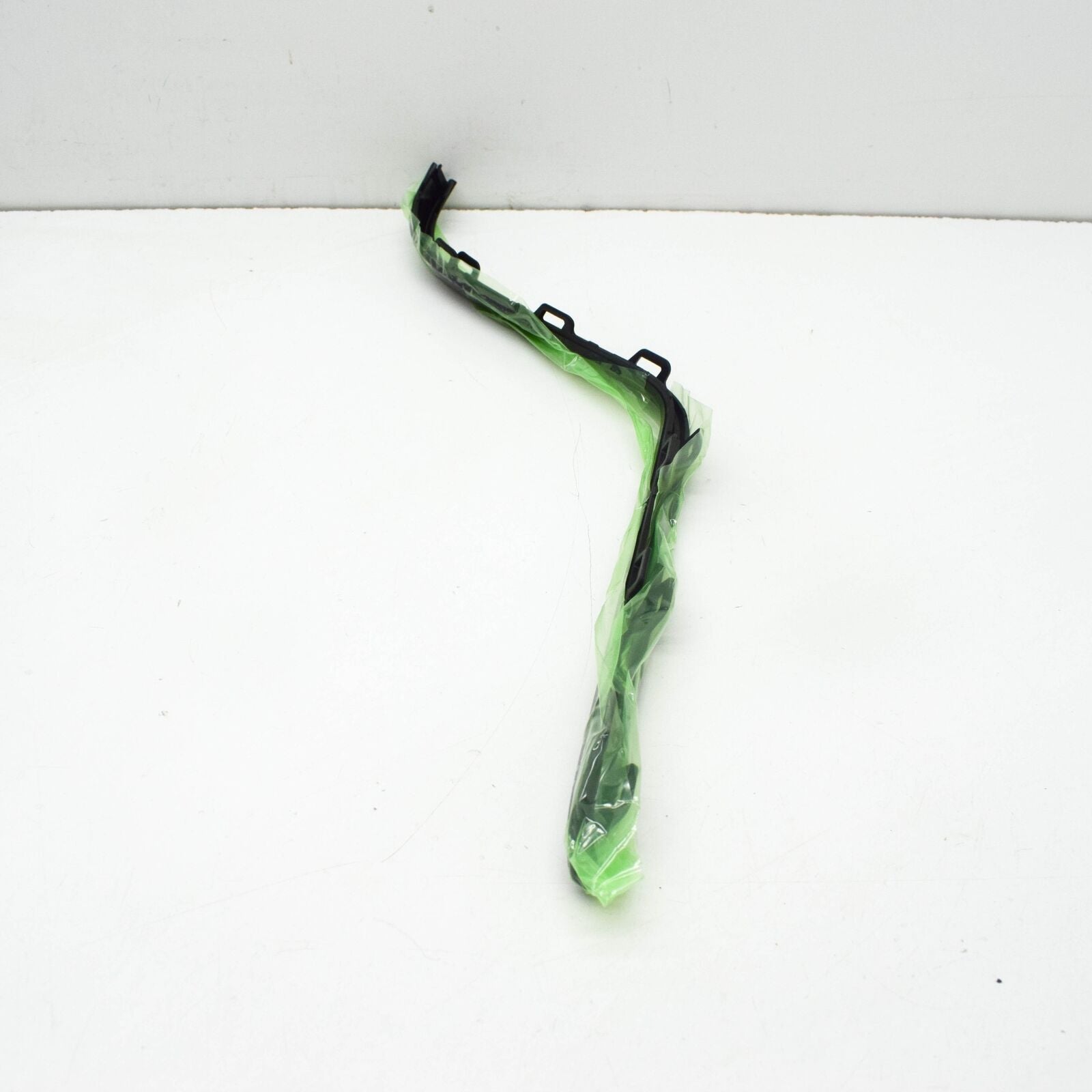 NEW MERCEDES-BENZ GLA X156 REAR BUMPER RIGHT LOWER MOLDING A1568856801 ORIGINAL