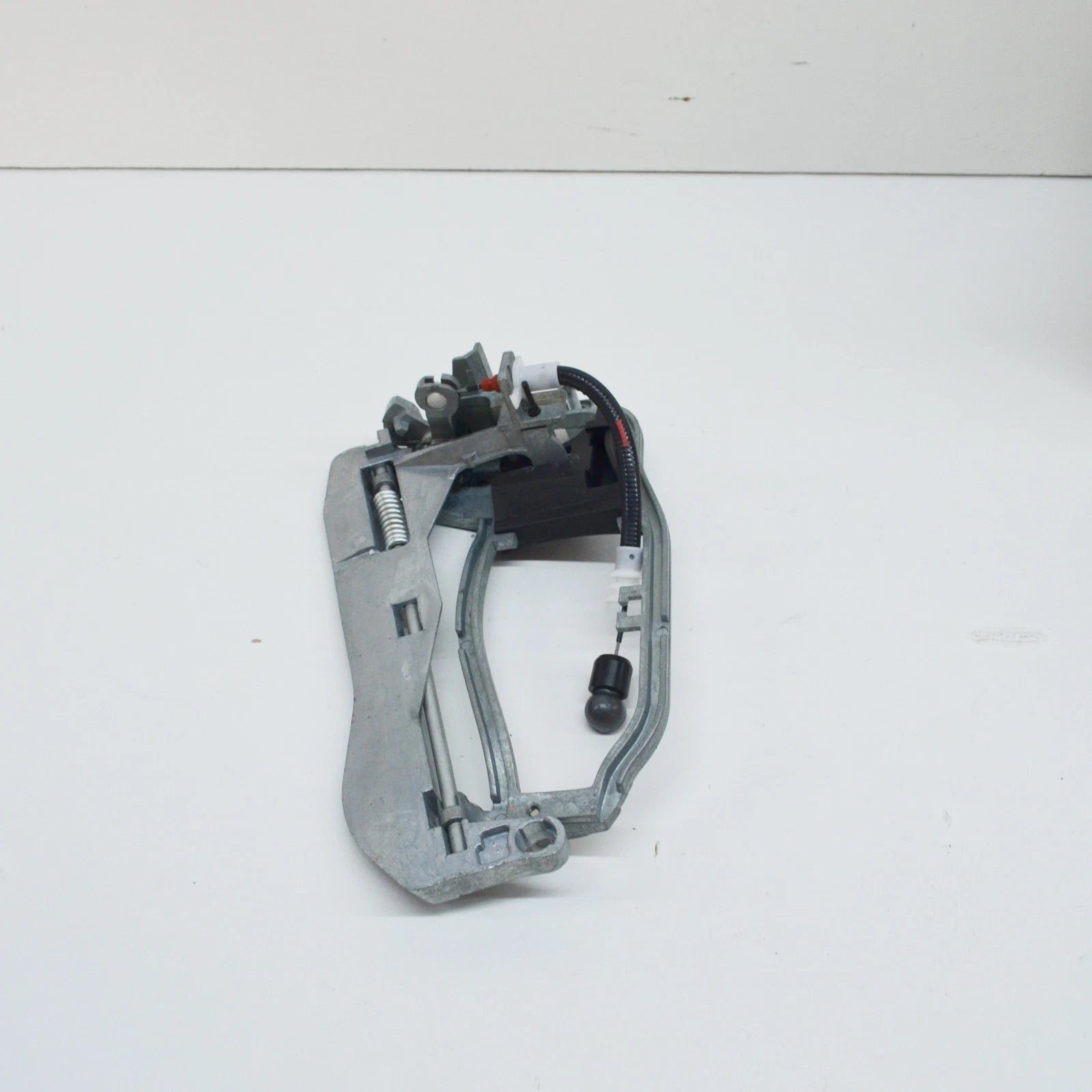 NEW BMW X5 E3 FRONT RIGHT EXTERIOR DOOR HANDLE CARRIER 51218243616 ORIGINAL