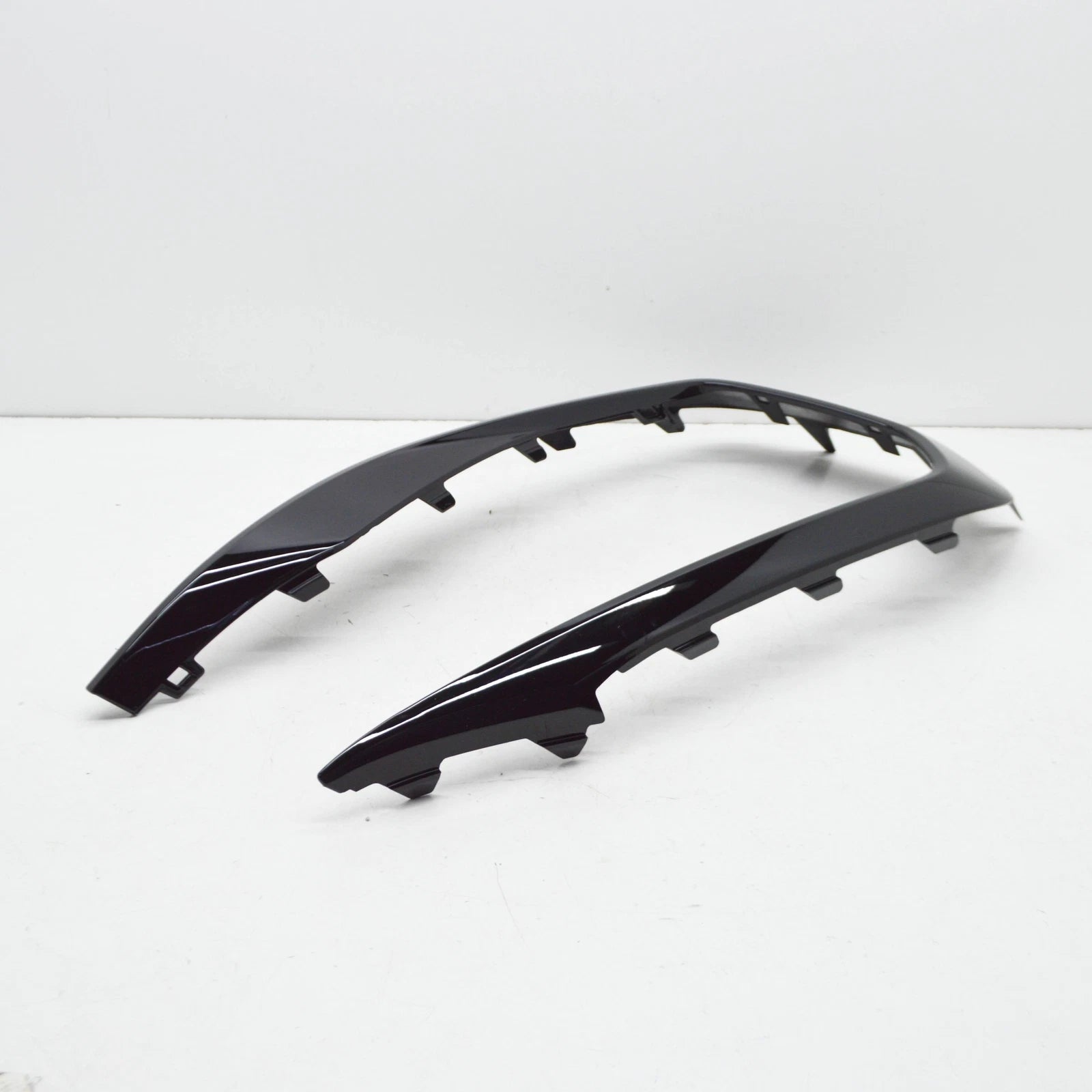 NEW VOLKSWAGEN PASSAT ALLTRACK B8 FRONT BUMPER LEFT TRIM 561853211B041 ORIGINAL